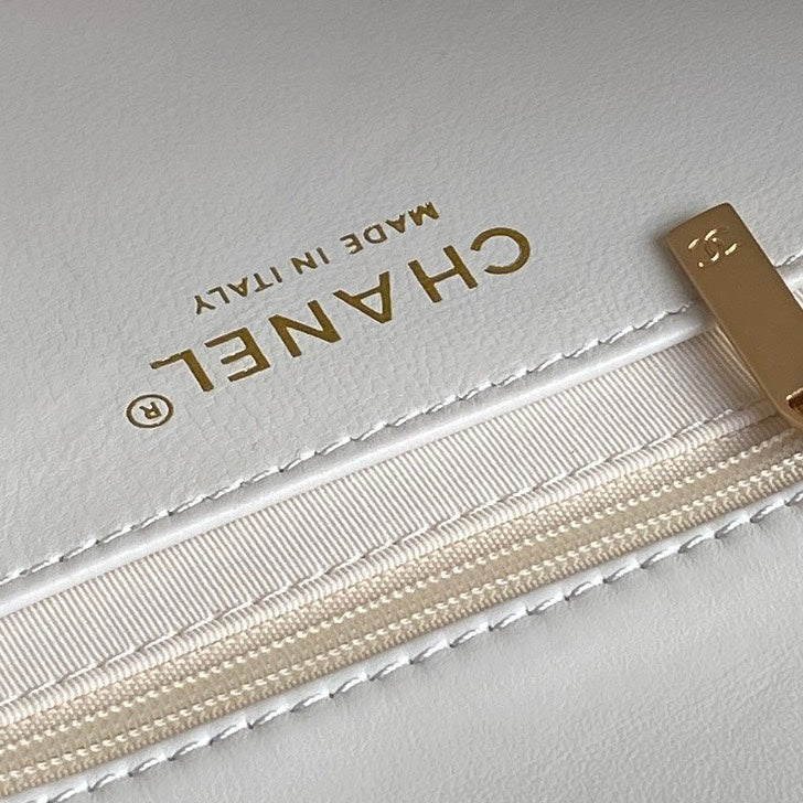 MEDIUM FLAP BAG 26 IN WHITE CALFSKIN GOLD DOUBLE C THICK CHAIN