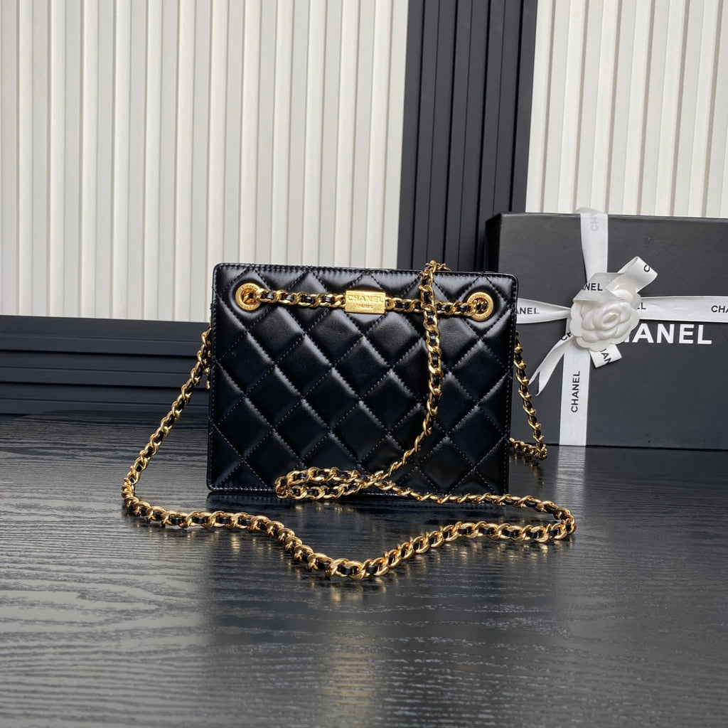 QUILTED HANDBAG 21 IN BLACK DIAMOND PATTERN LAMBSKIN GOLD HARDWARE