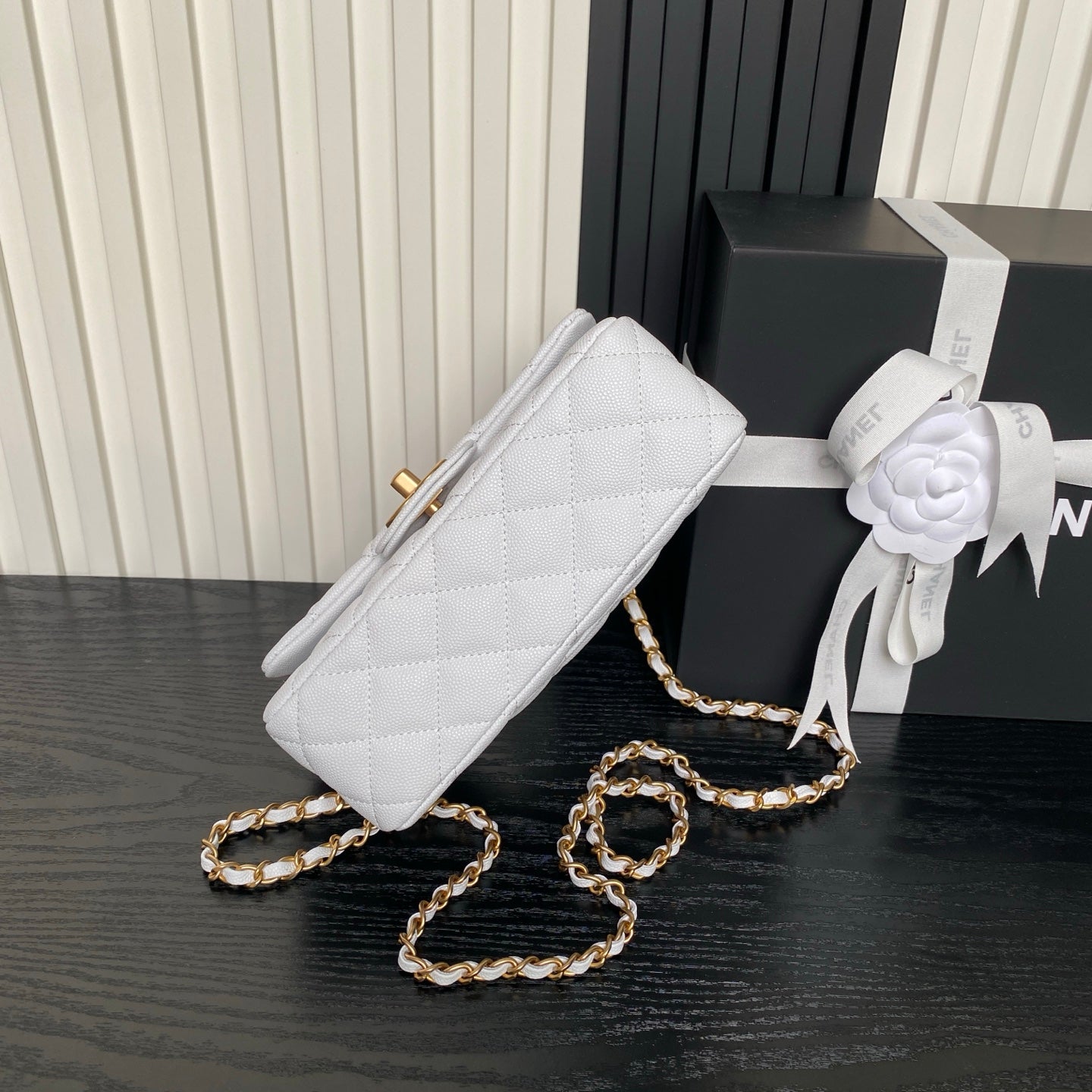 CHANEL 25S FLAP BAG 19 IN WHITE CALFSKIN GOLD HARDWARE