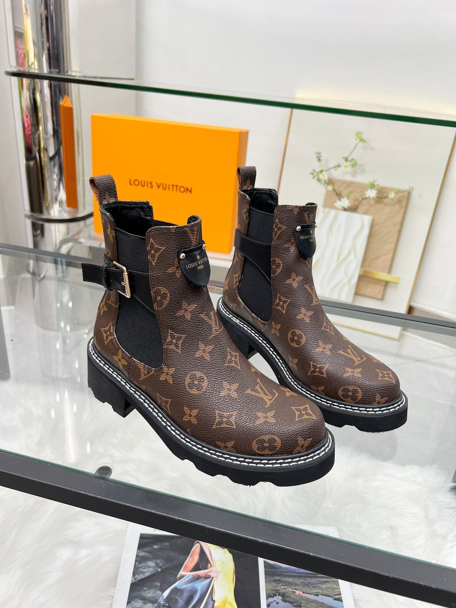 LV WOMEN'S SHORT BOOTS IN CHOCOLATE BROWN MONOGRAM CALFSKIN