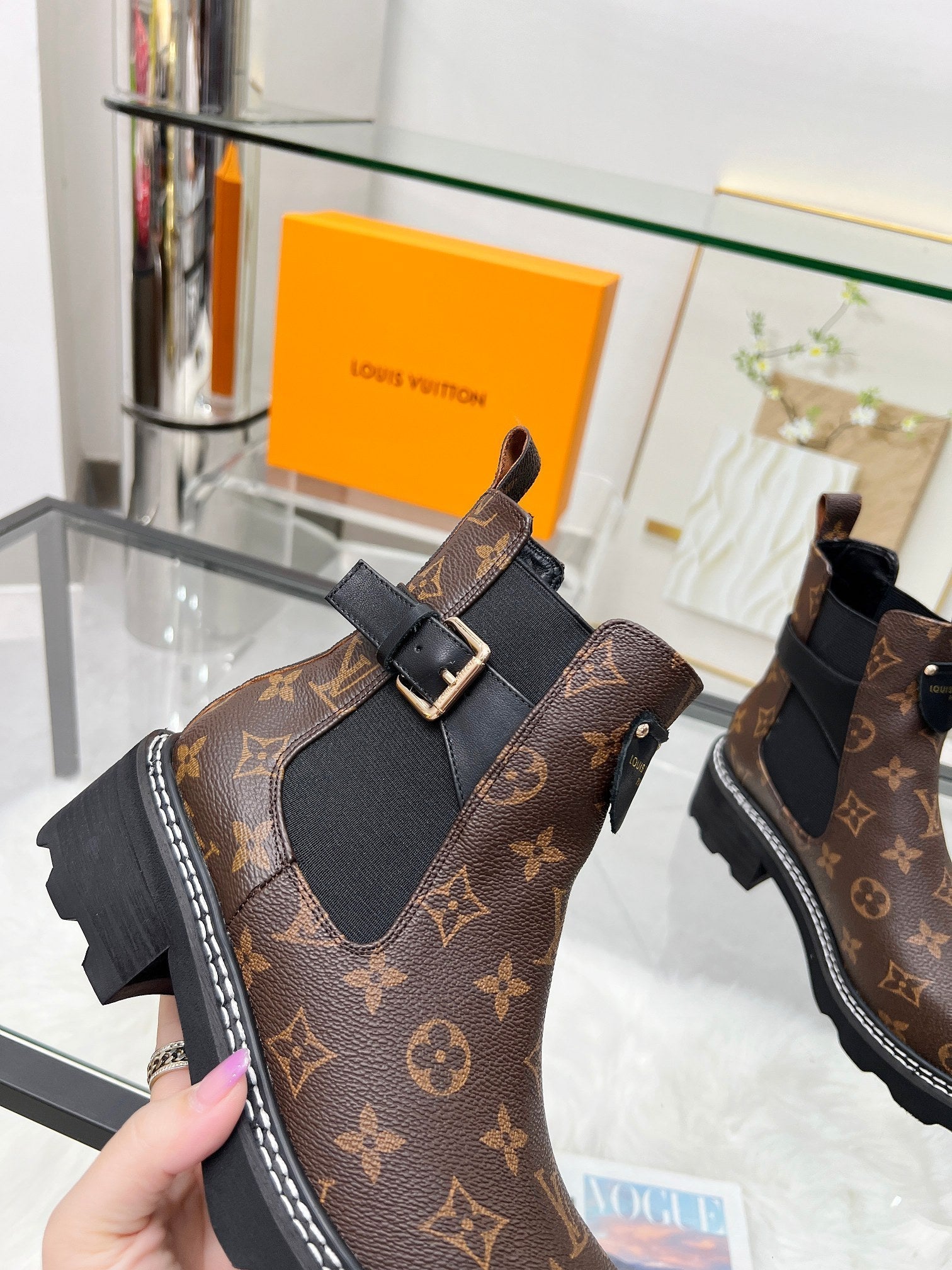 LV WOMEN'S SHORT BOOTS IN CHOCOLATE BROWN MONOGRAM CALFSKIN