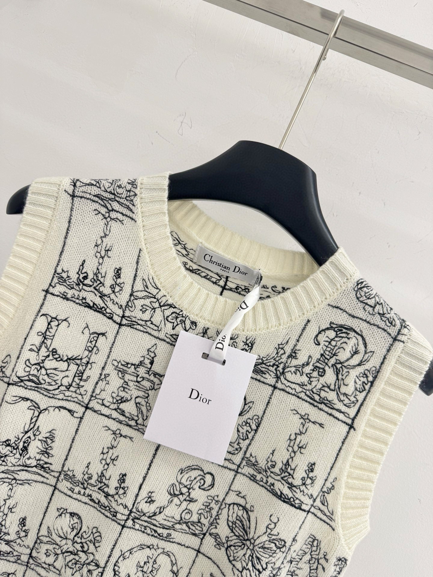 DIOR 25S SLEEVELESS VEST 609