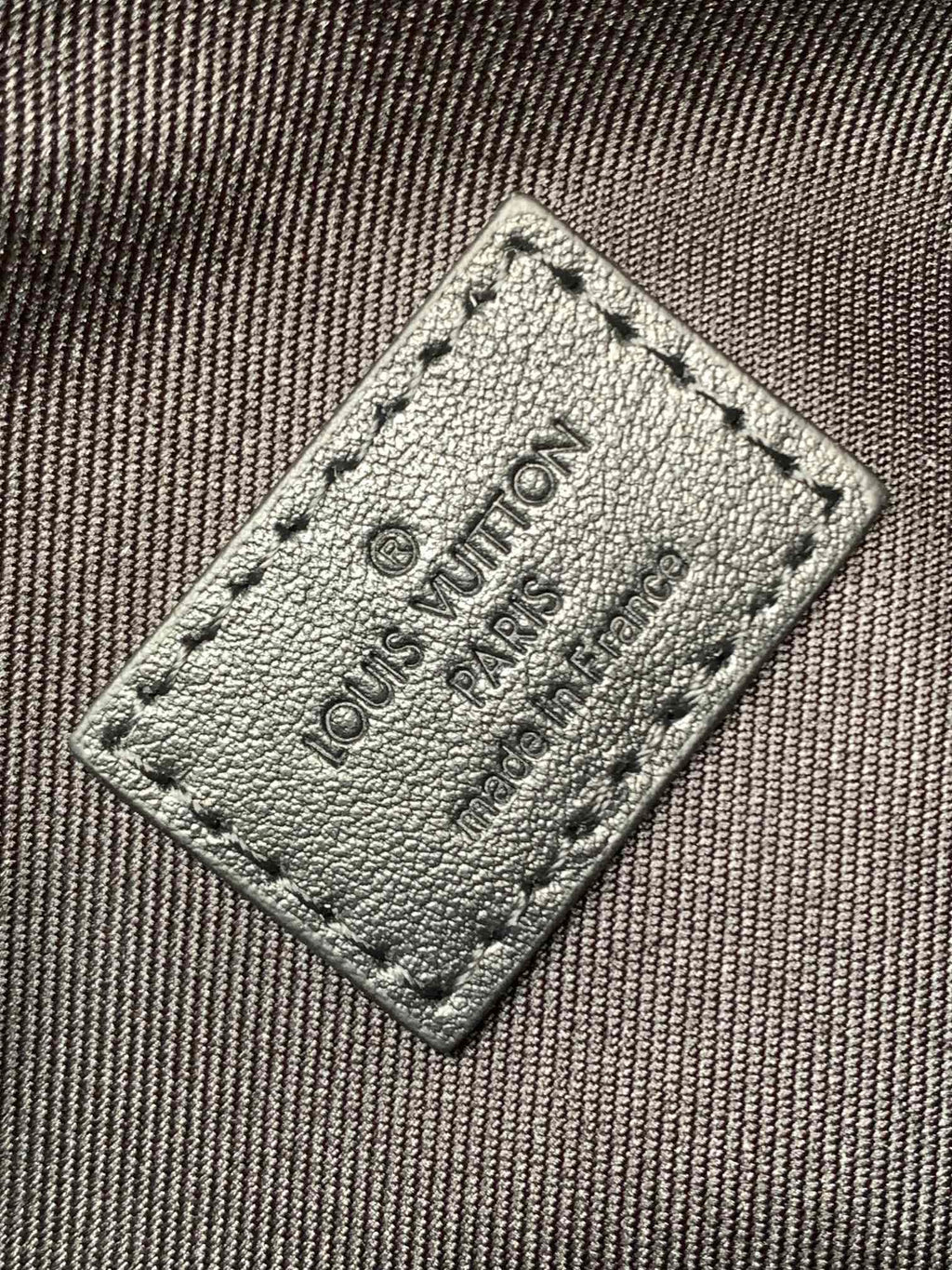 LV 25S GETAWAY MESSENGER BAG 20 IN BLACK MONOGRAM SHADOW EMBOSSED CALFSKIN