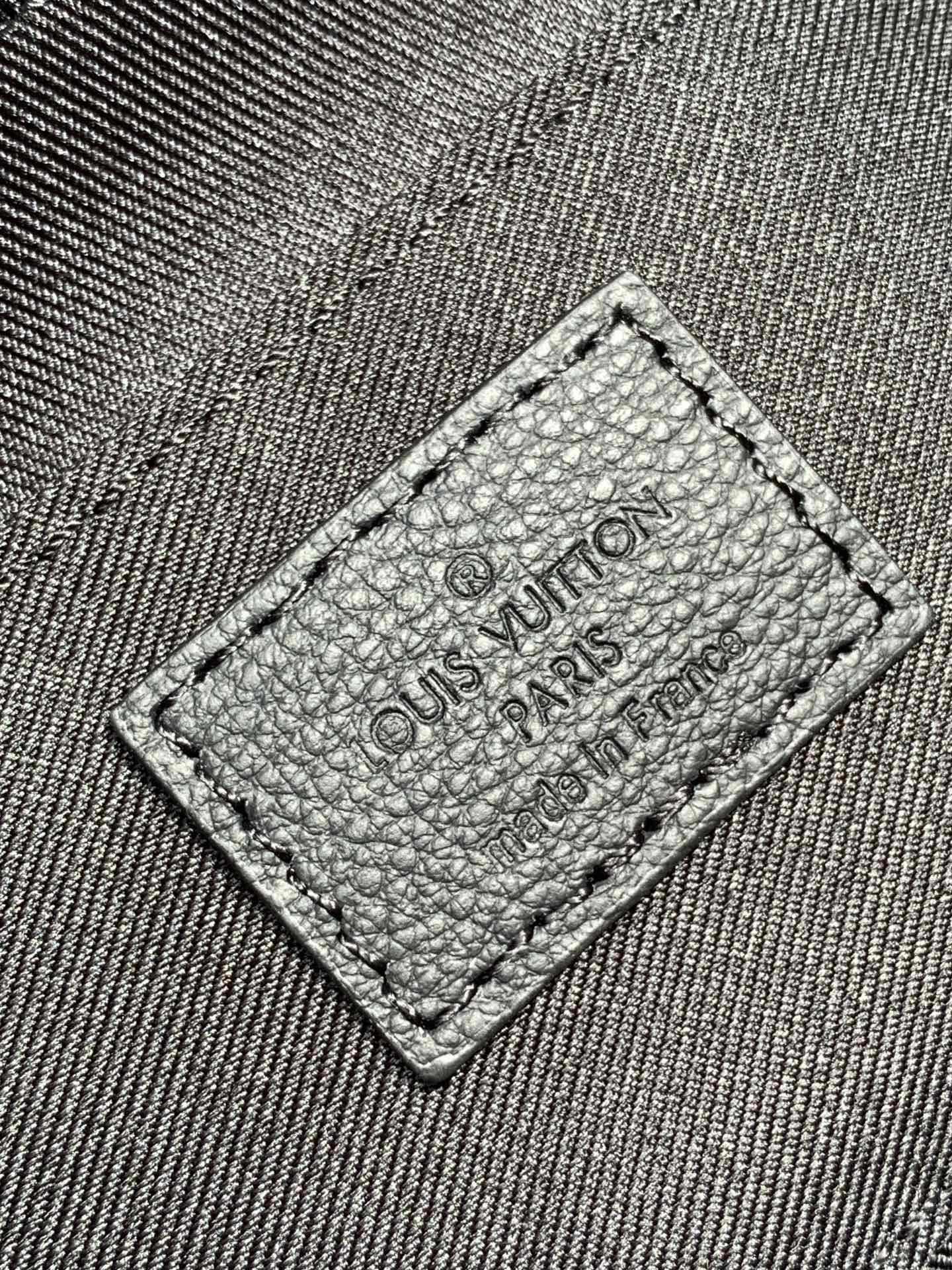 LV 25S PULSE WEARABLE WALLET 22 IN BLACK MONOGRAM SHADOW EMBOSSED CALFSKIN