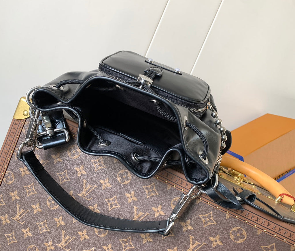 LV 25S NOÉ CARGO 24 IN BLACK GLOSSY CALFSKIN SILVER HARDWARE