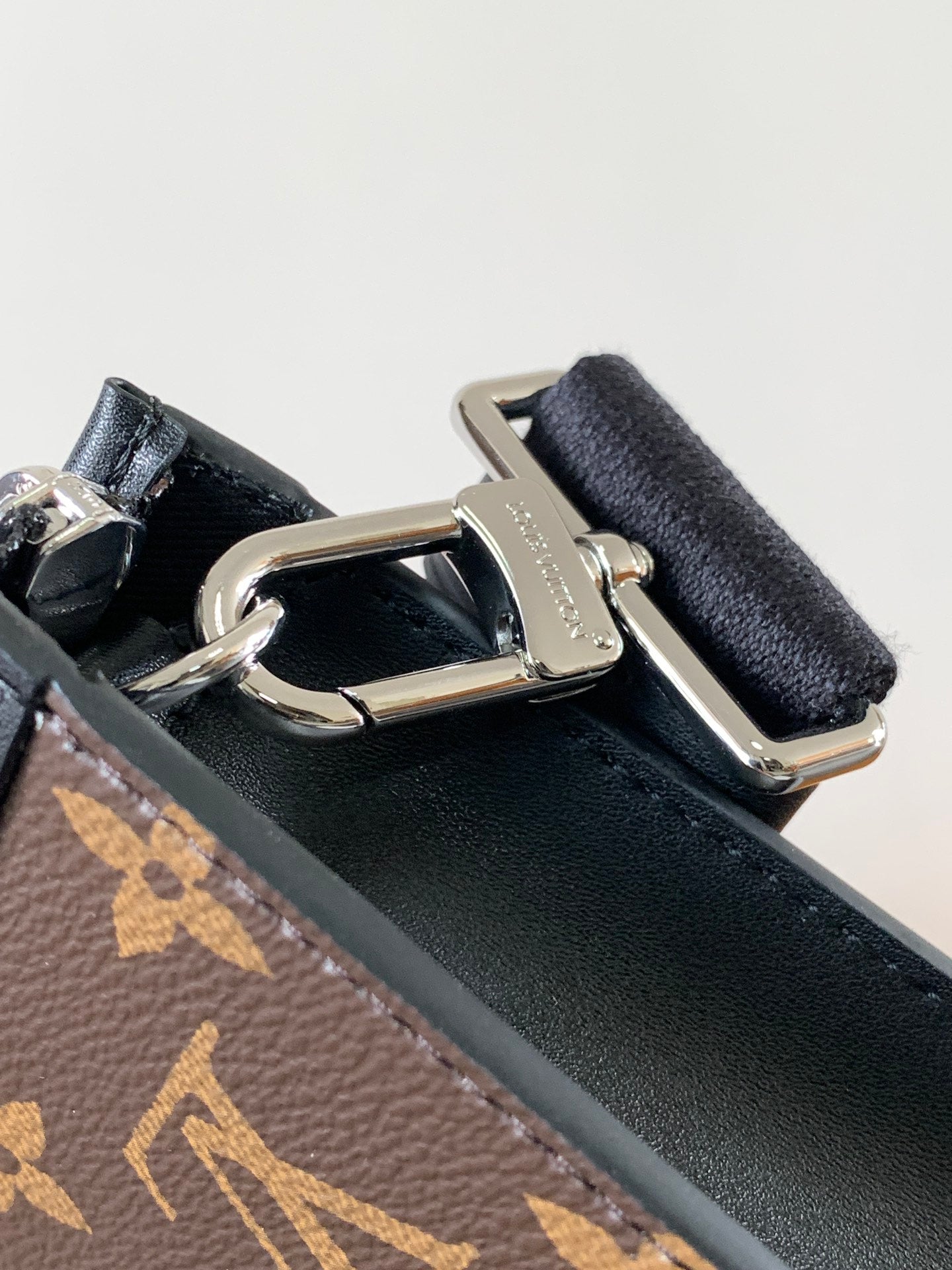 LV 25S GASTON WEARABLE WALLET 22 IN MONOGRAM MACASSAR CANVAS