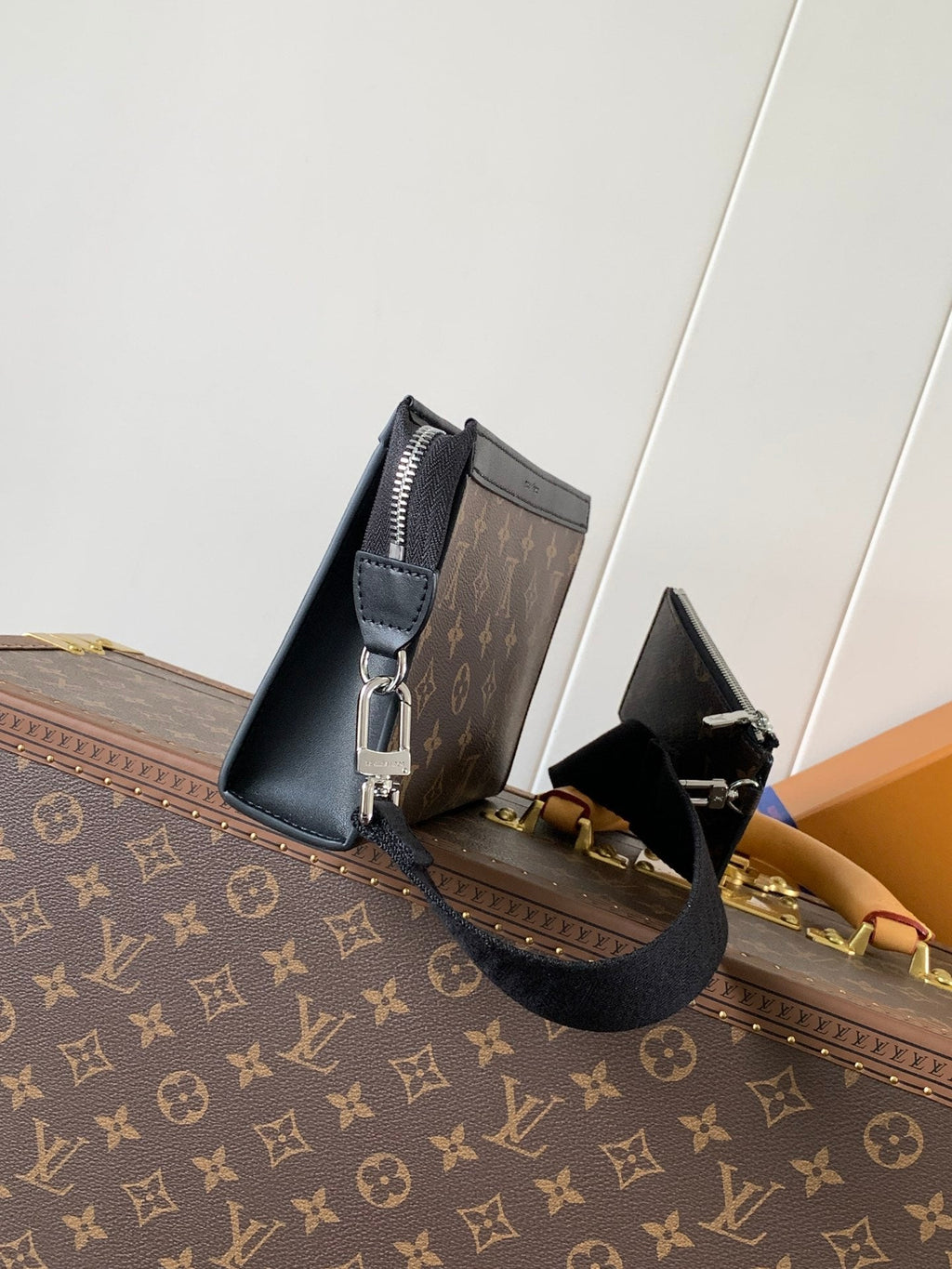 LV 25S GASTON WEARABLE WALLET 22 IN MONOGRAM MACASSAR CANVAS