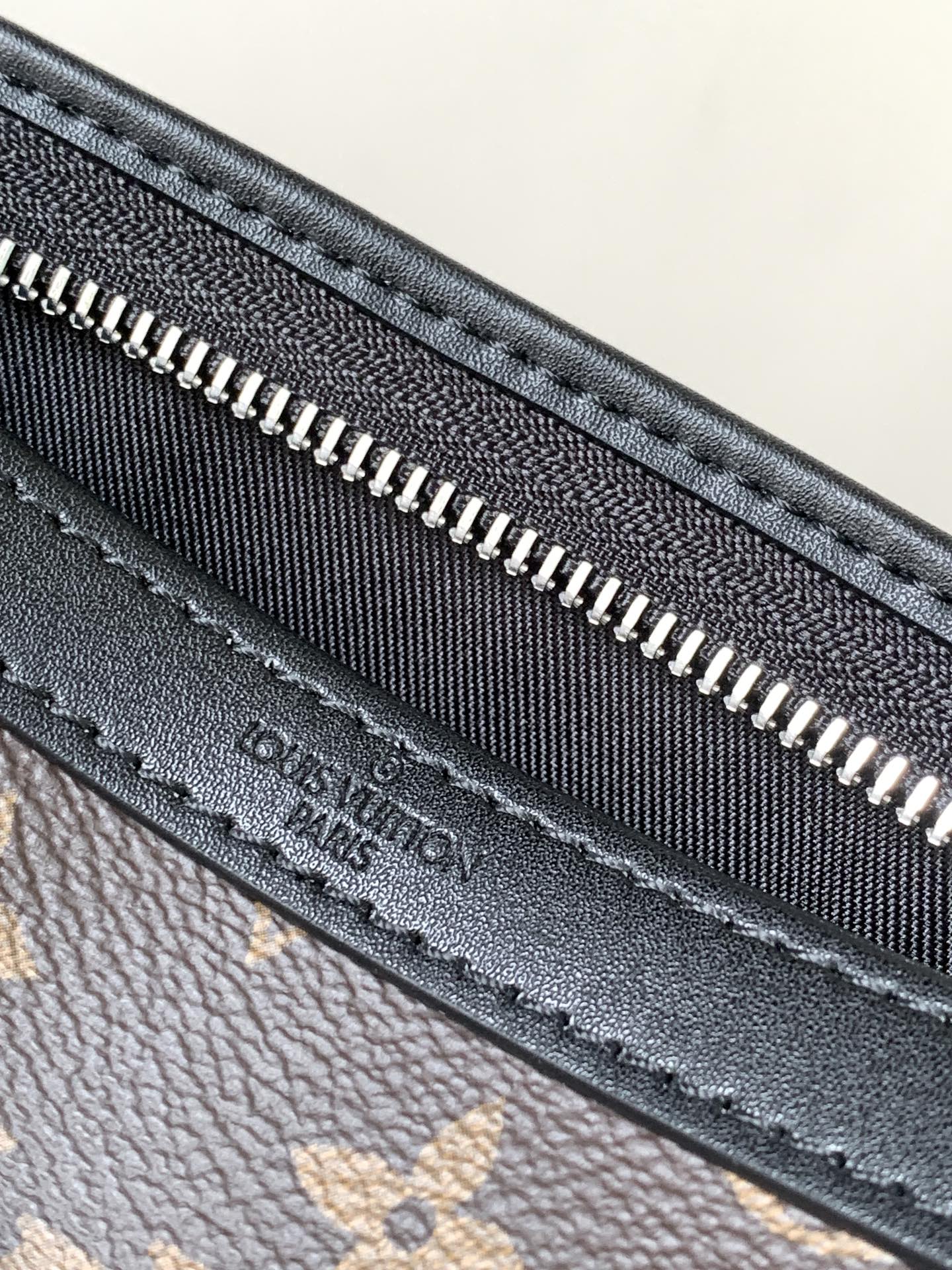 LV 25S GASTON WEARABLE WALLET 22 IN MONOGRAM MACASSAR CANVAS