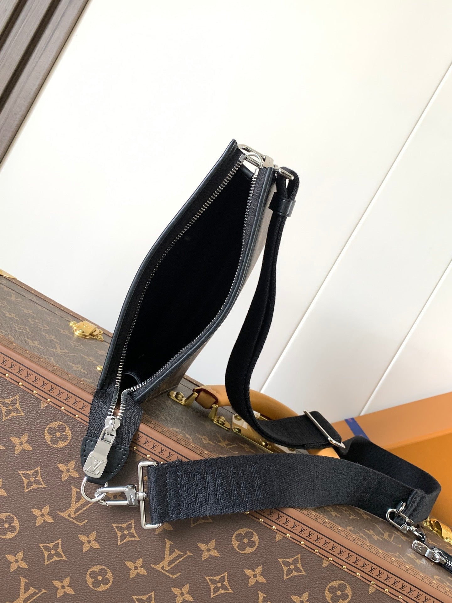 LV 25S GASTON WEARABLE WALLET 22 IN MONOGRAM MACASSAR CANVAS