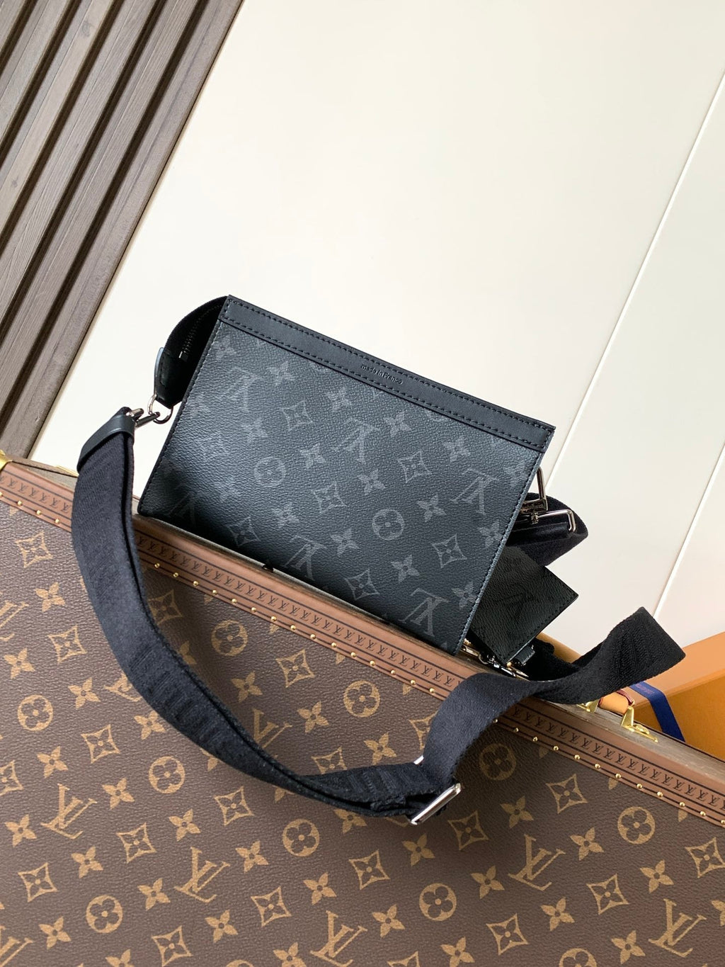 LV 25S GASTON WEARABLE WALLET 22 IN MONOGRAM ECLIPSE REVERSE CANVAS