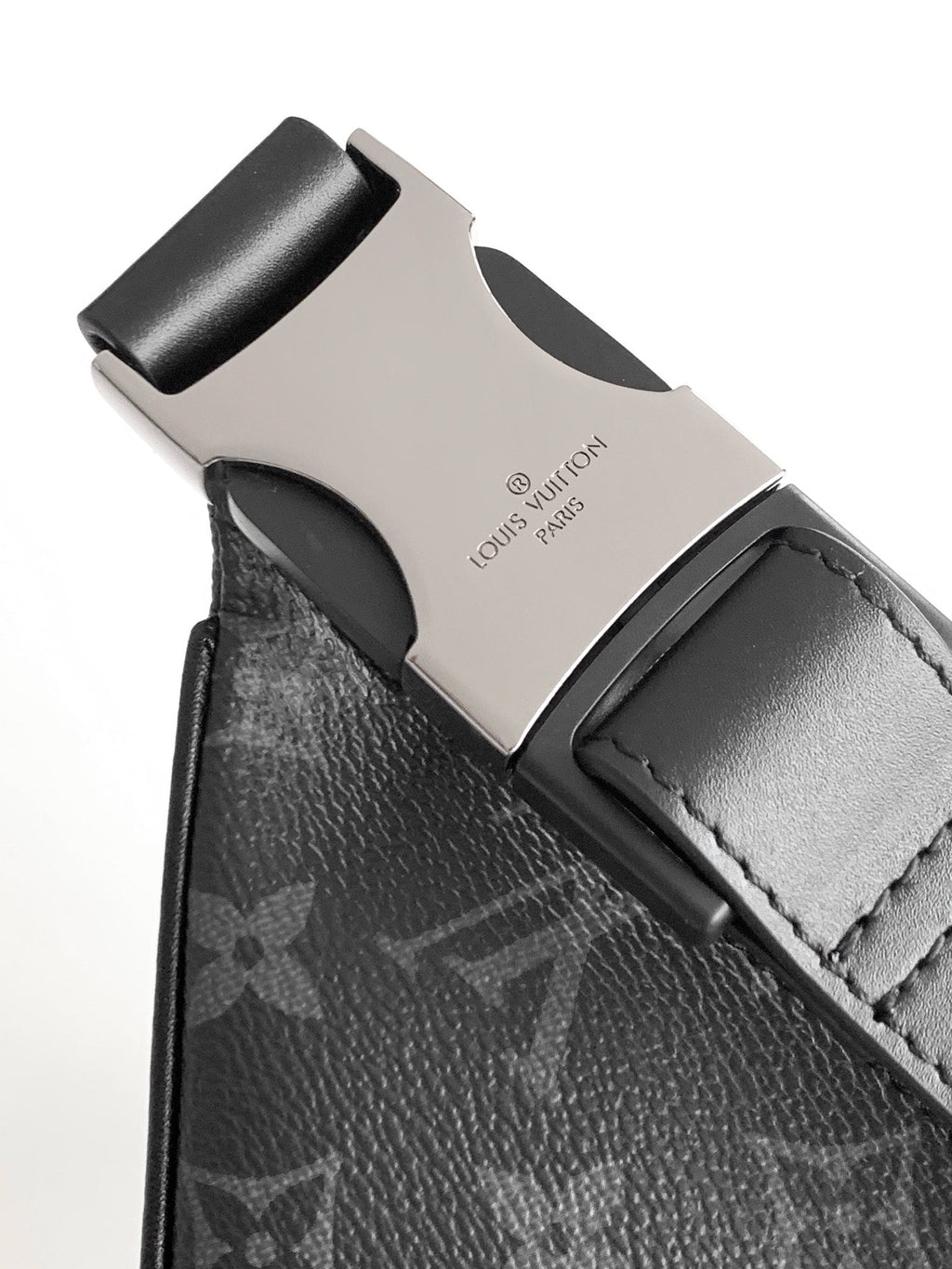 LV 25S DISCOVERY BUMBAG 44 IN BLACK AQUA MONOGRAM ECLIPSE CANVAS AND CALFSKIN