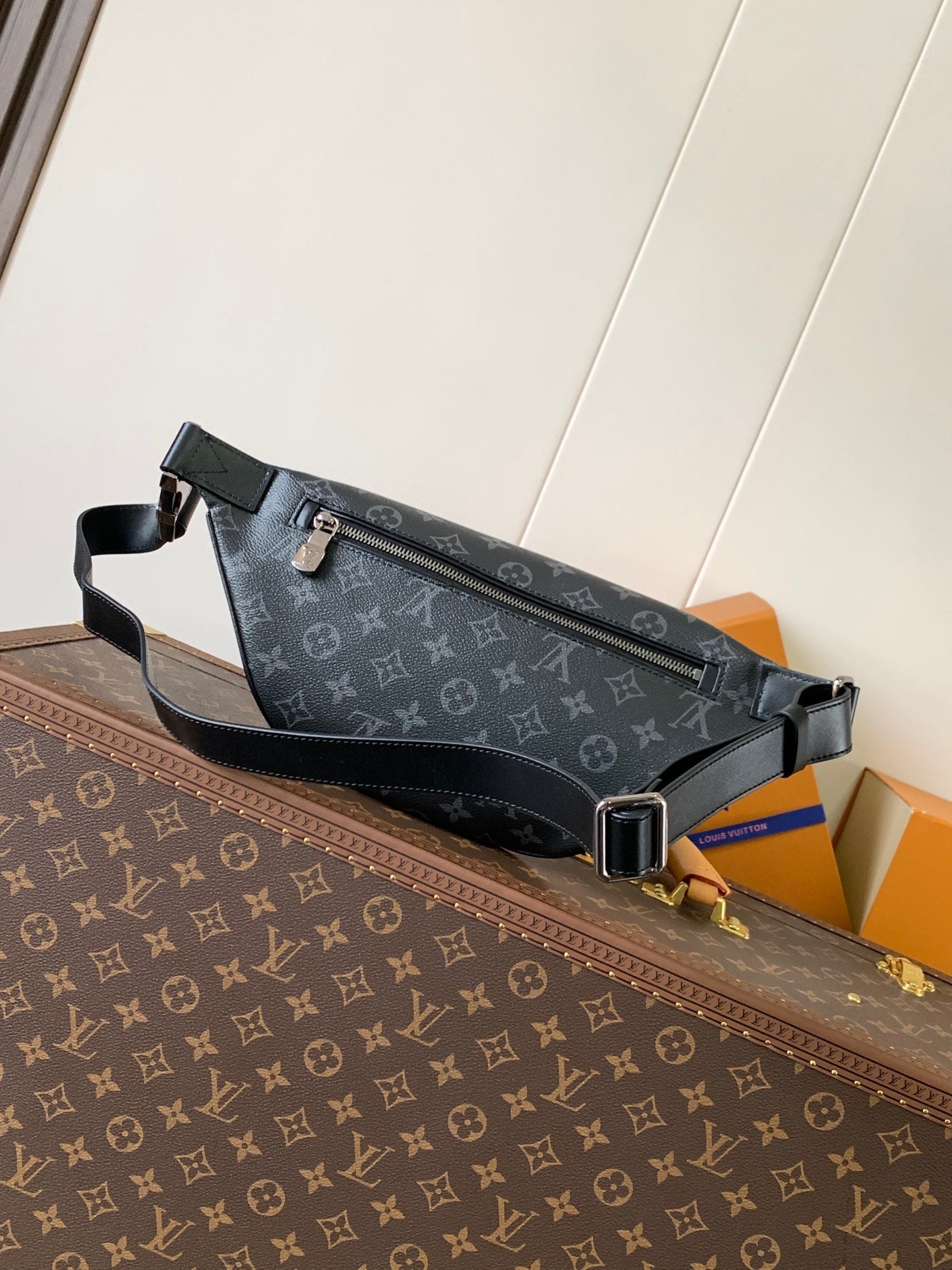 LV 25S DISCOVERY BUMBAG 44 IN BLACK AQUA MONOGRAM ECLIPSE CANVAS AND CALFSKIN