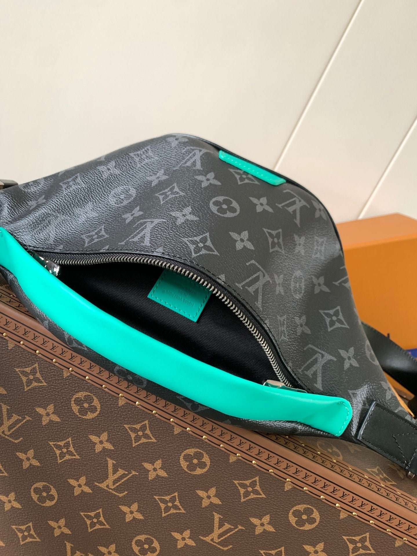 LV 25S DISCOVERY BUMBAG 44 IN BLACK AQUA MONOGRAM ECLIPSE CANVAS AND CALFSKIN