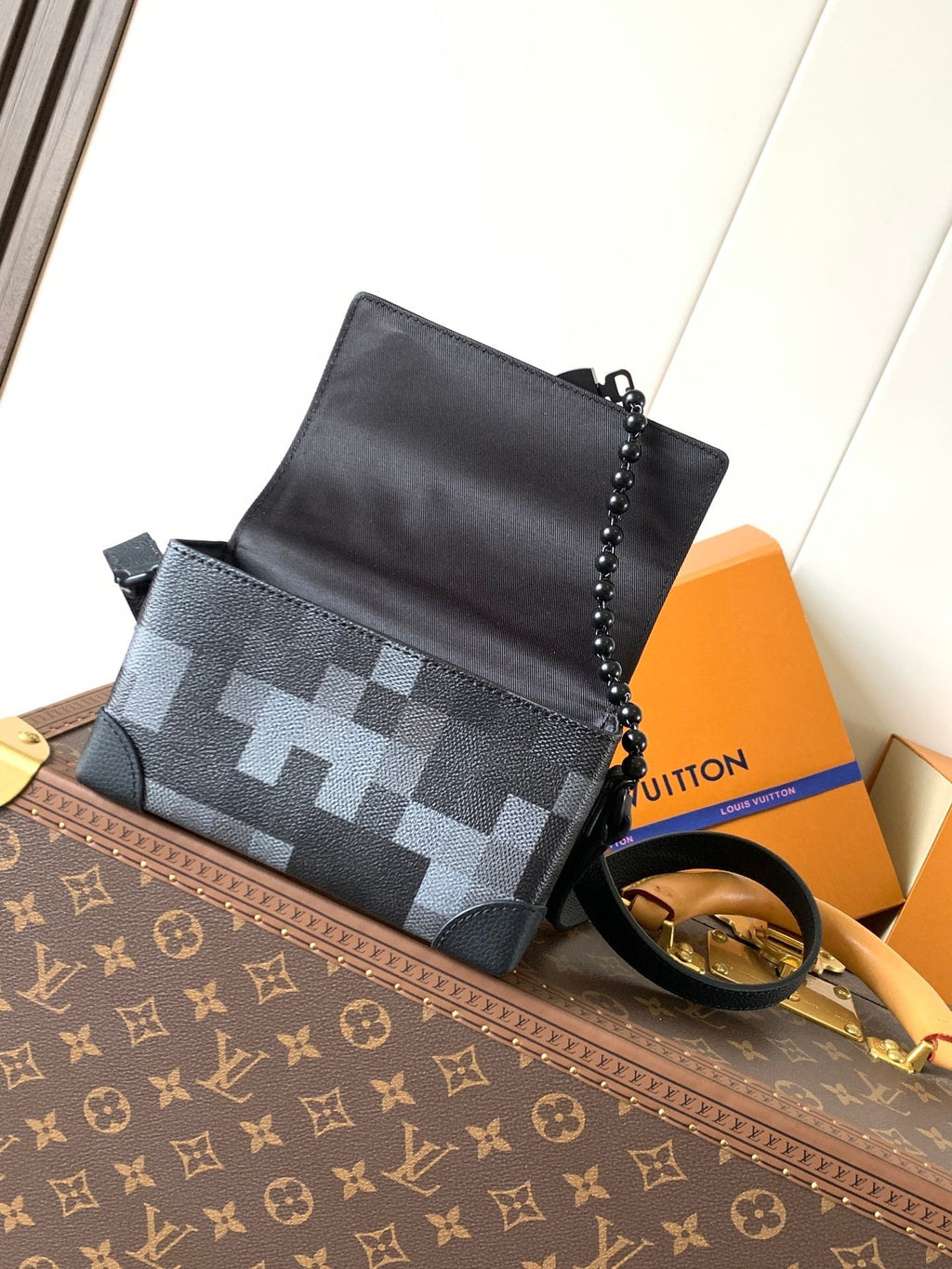 LV 25S STEAMER BAG 18 IN DAMOFLAGE BLACK CANVAS