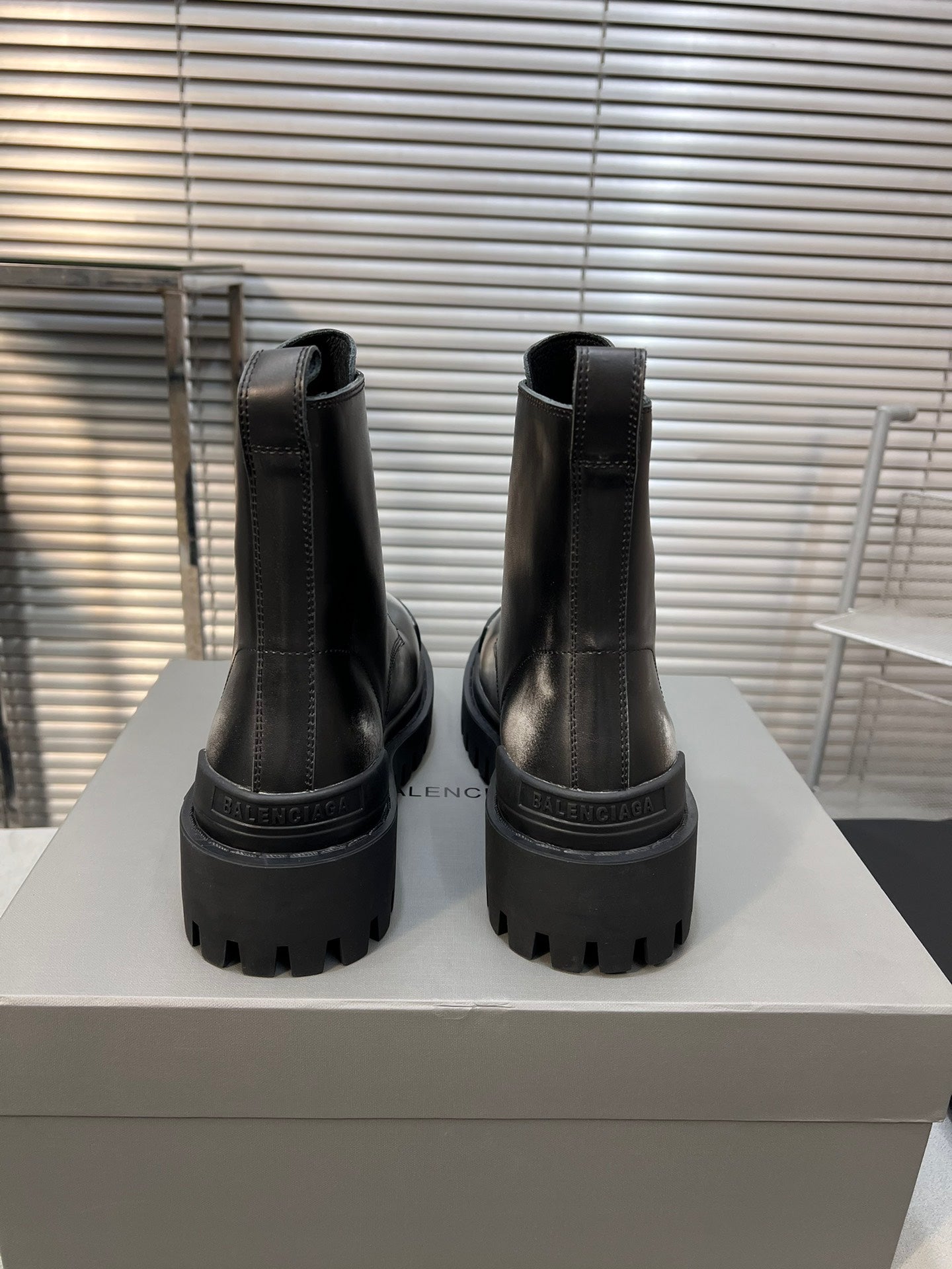 CHUNKY BOOTS IN BLACK MIX WHITE SMOOTH CALFSKIN