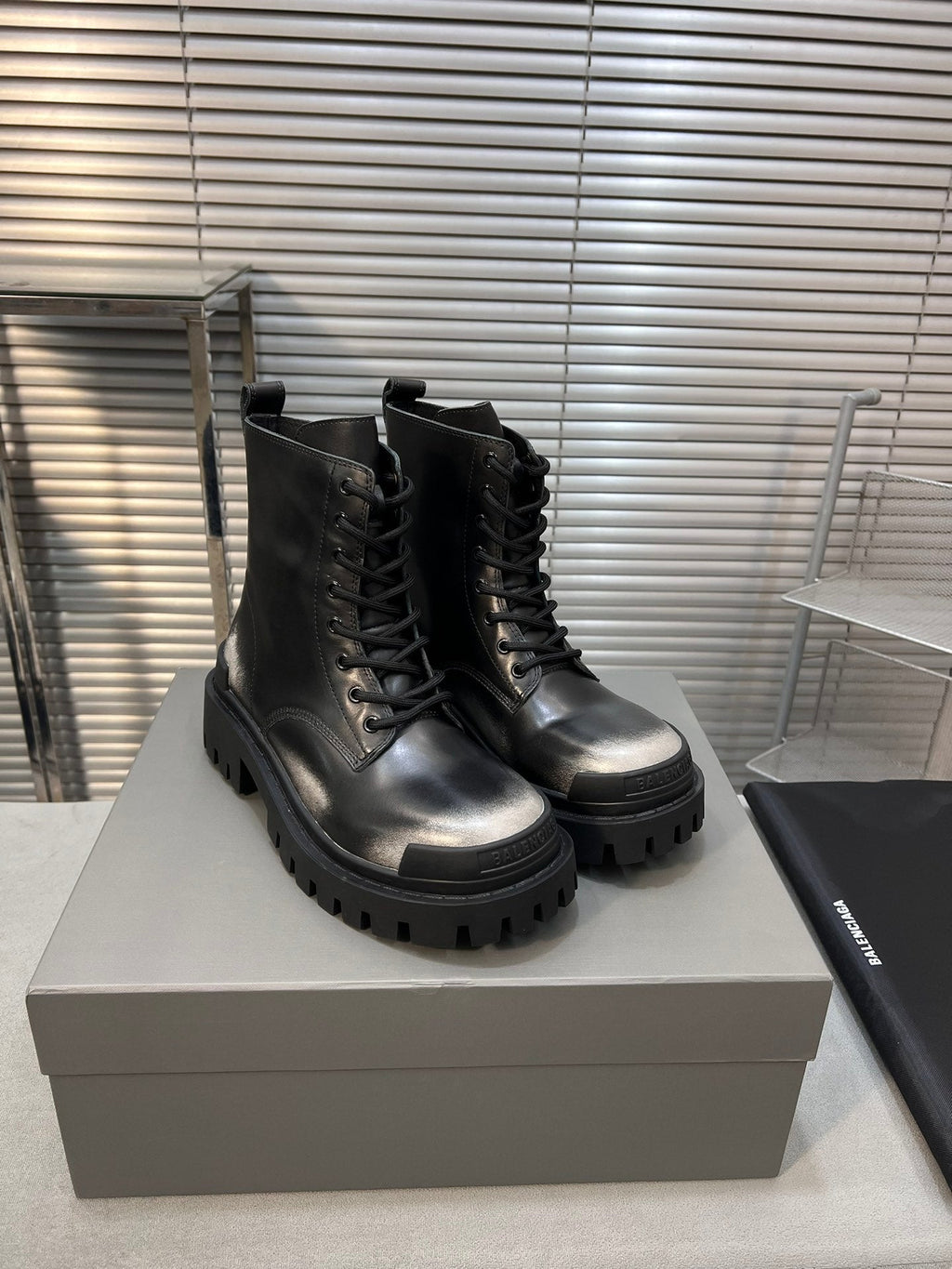 CHUNKY BOOTS IN BLACK MIX WHITE SMOOTH CALFSKIN