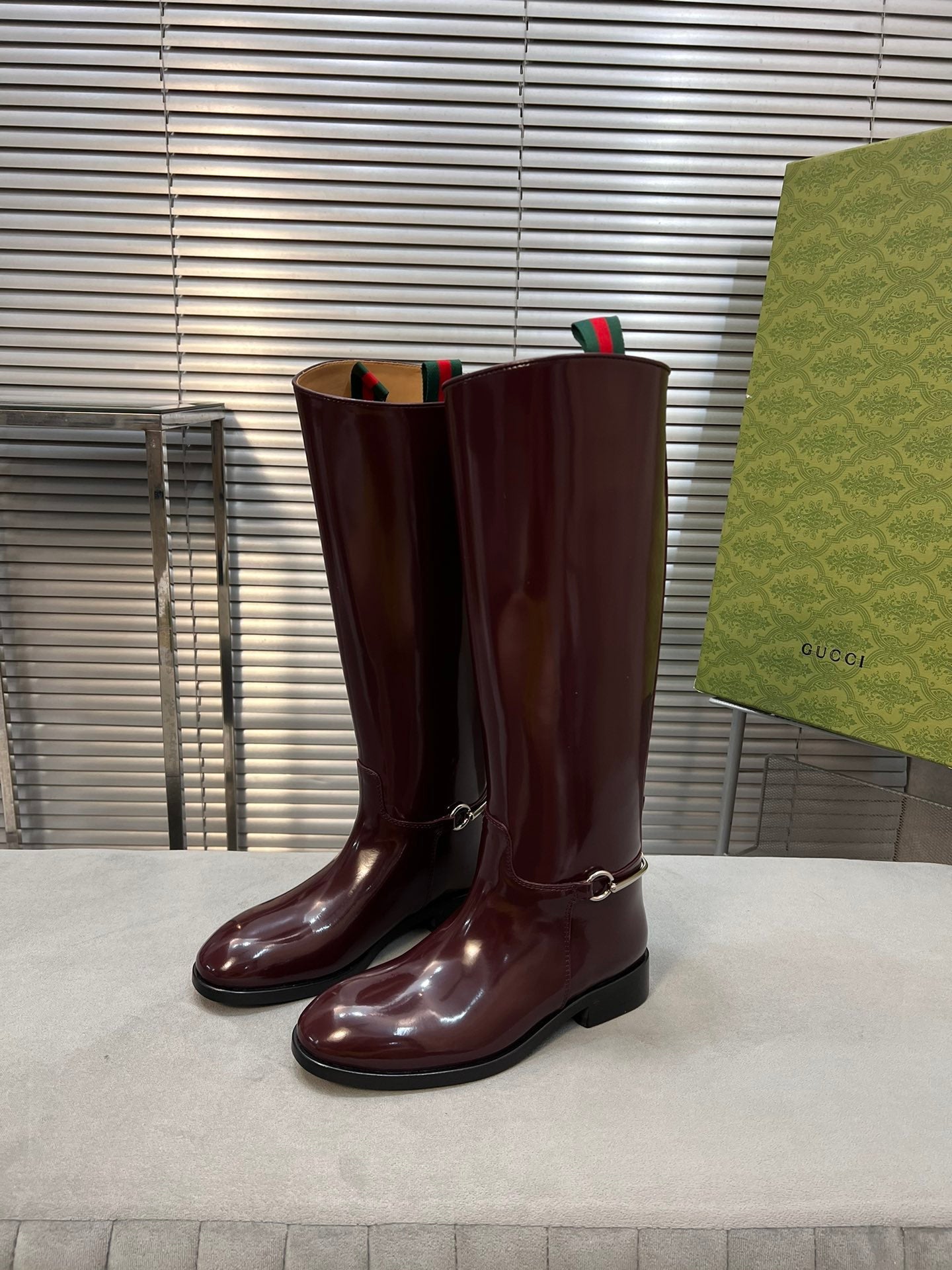 SLIM HORSEBIT KNEE BOOTS WITH WEB IN WINE RED GLOSSY CALFSKIN