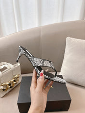 ALAIA HEELED THONG SANDALS 25S 55MM IN WHITE AND BLACK LAMBSKIN SNAKE-EMBOSSED