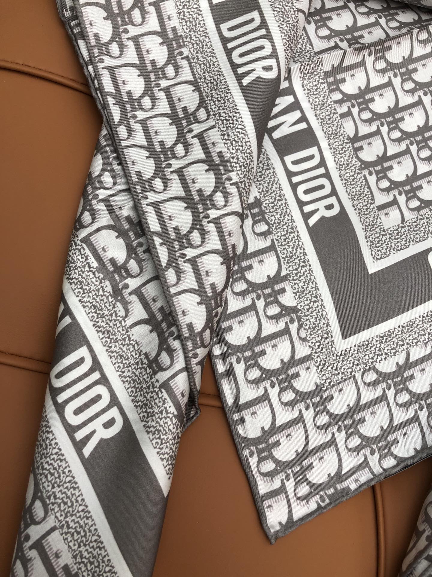 DIOR SCARF 90 IN SILK 704590