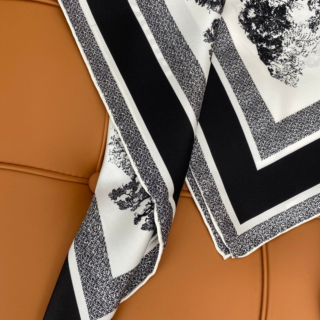 DIOR SCARF 90 IN SILK 704596