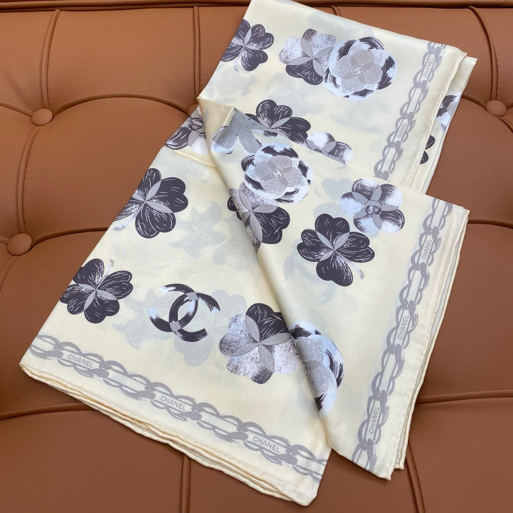 CHANEL 25S SCARF 90 IN SILK 703655