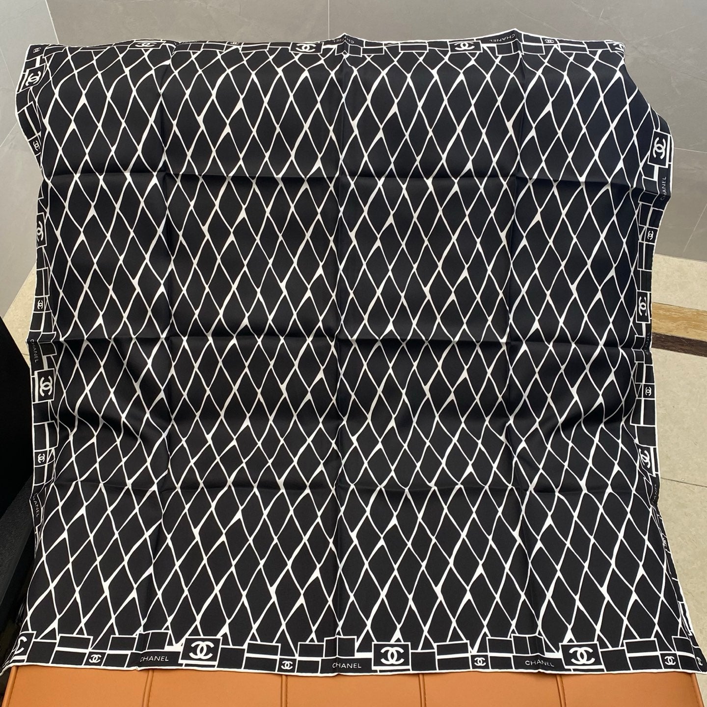 CHANEL 25S SCARF 90 IN SILK 703695