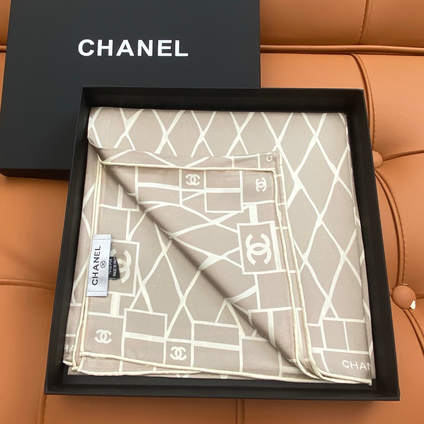 CHANEL 25S SCARF 90 IN SILK 703693