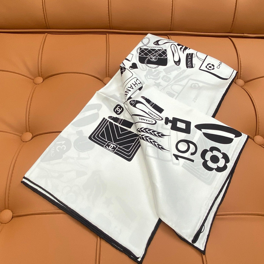 CHANEL 25S SCARF 90 IN SILK 703697