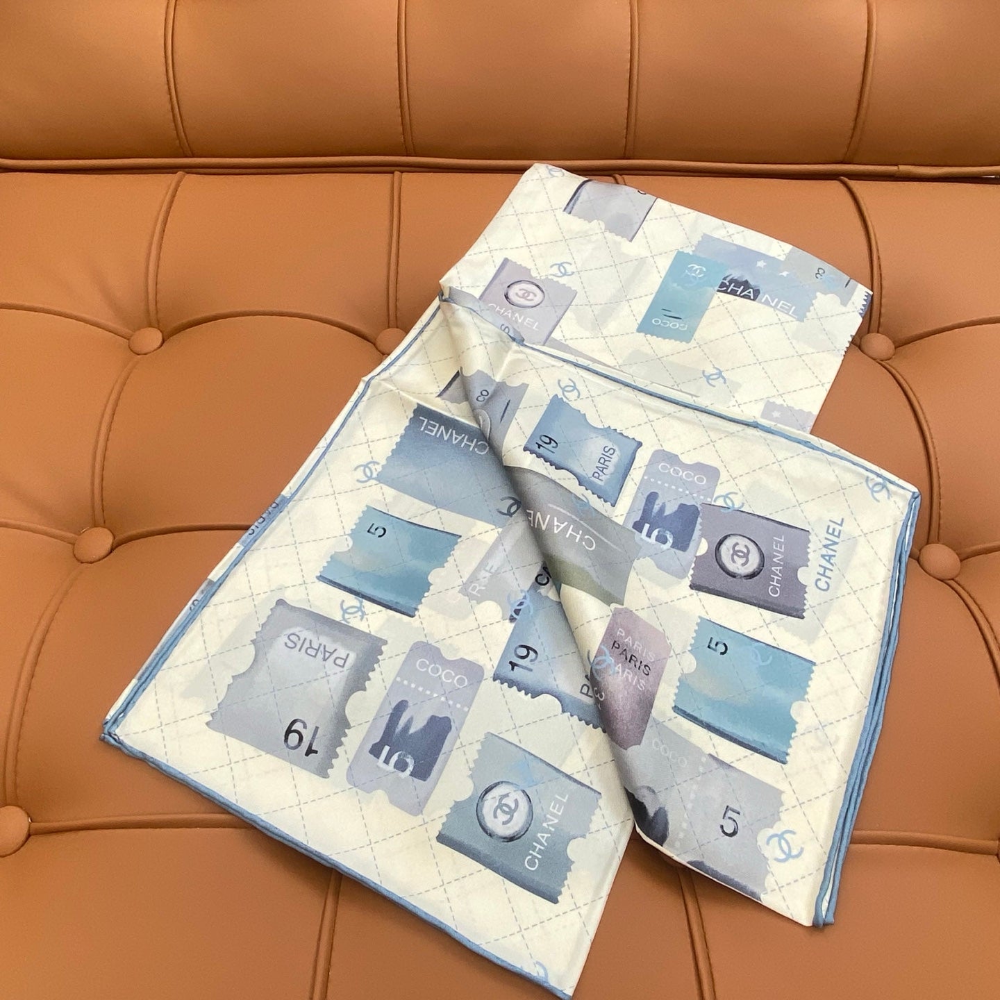 CHANEL 25S SCARF 90 IN SILK 703698