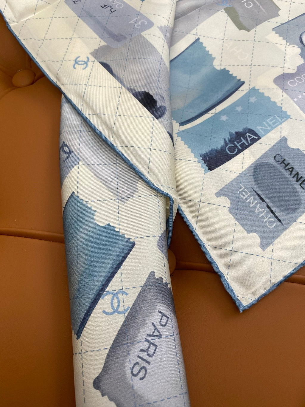 CHANEL 25S SCARF 90 IN SILK 703698