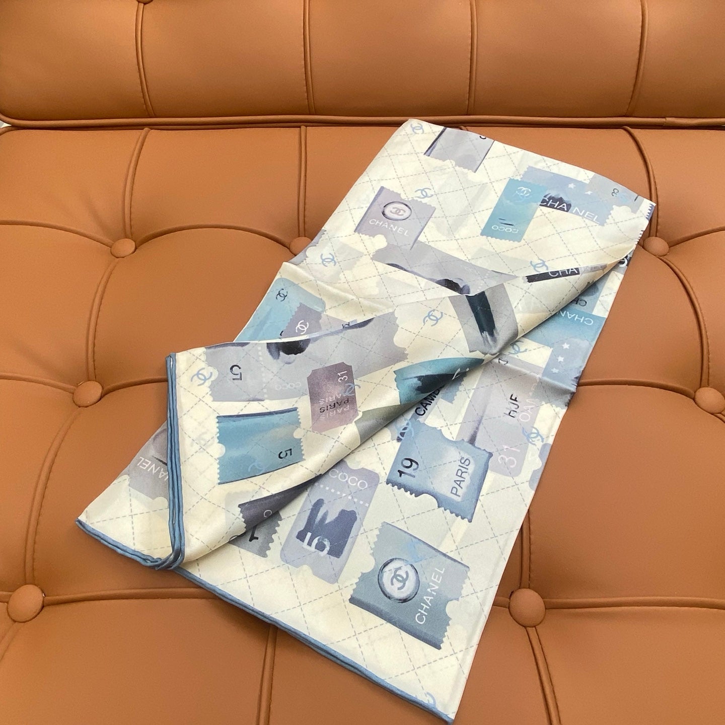 CHANEL 25S SCARF 90 IN SILK 703698