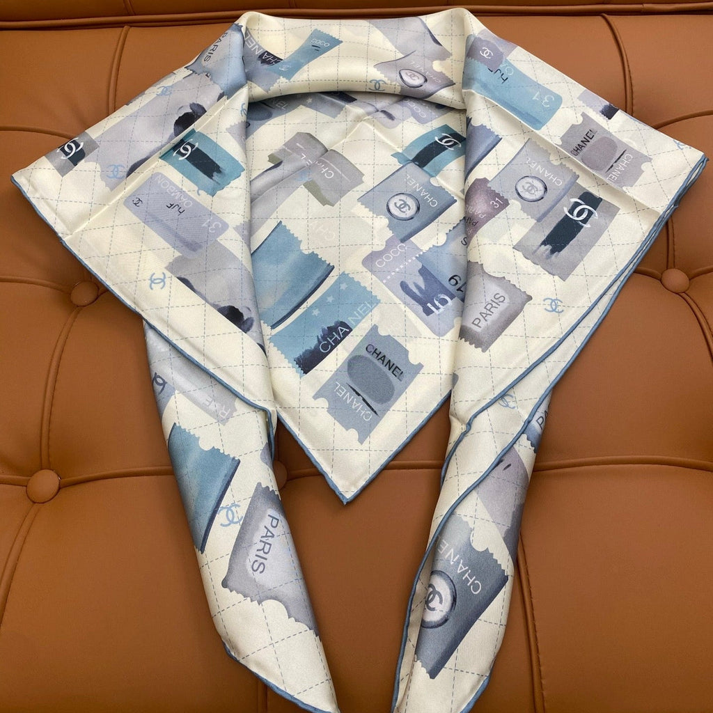 CHANEL 25S SCARF 90 IN SILK 703698