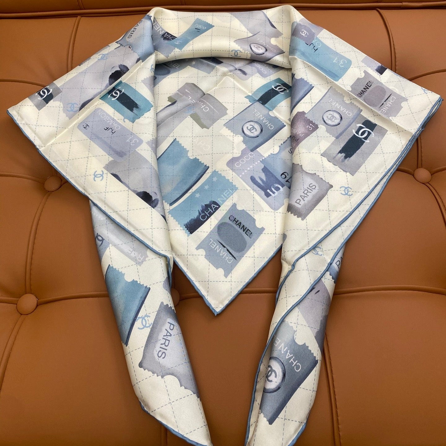 CHANEL 25S SCARF 90 IN SILK 703698