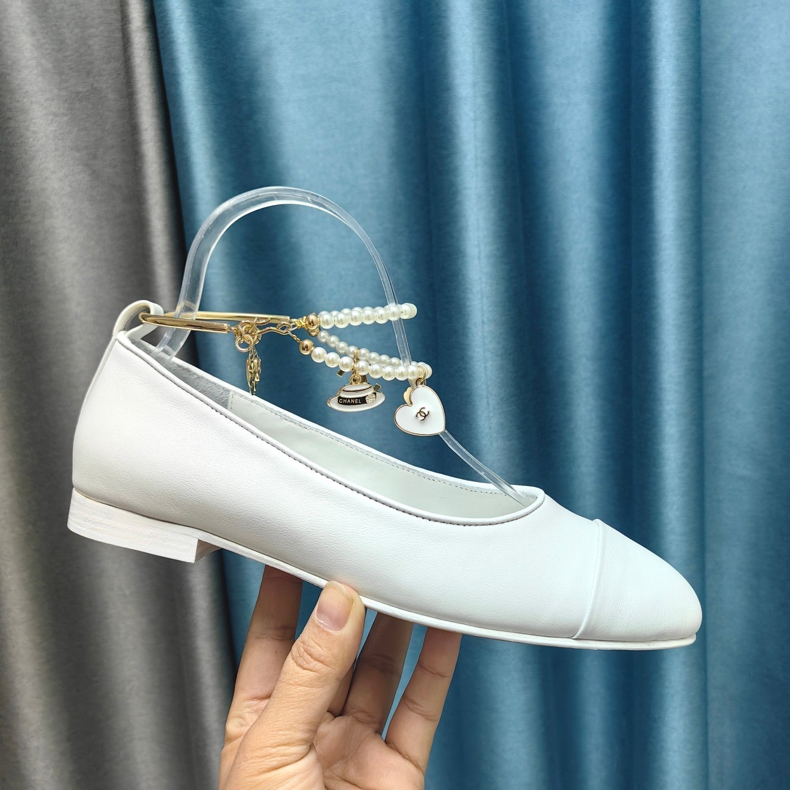 MARY JANE WITH PEARL STRAP IN WHITE LAMBSKIN