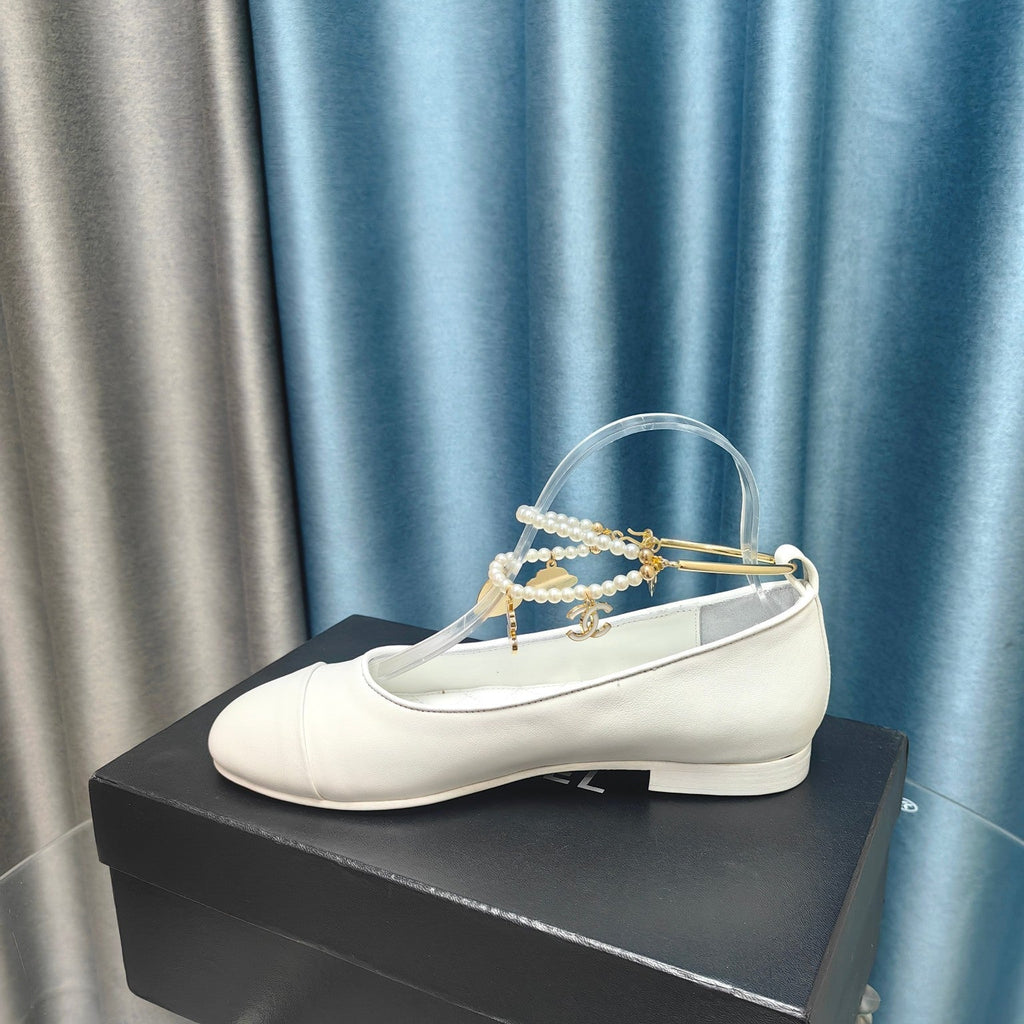 MARY JANE WITH PEARL STRAP IN WHITE LAMBSKIN