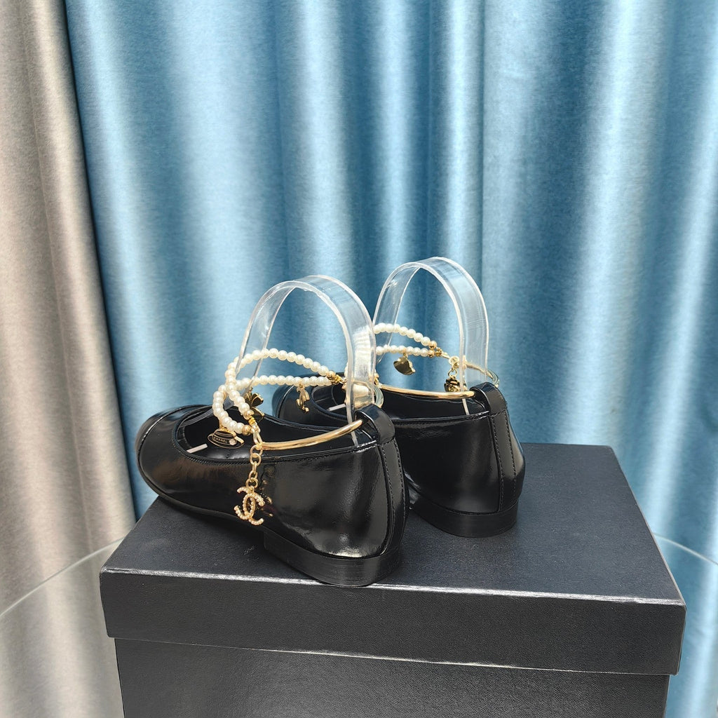 MARY JANE WITH PEARL STRAP IN GLOSSY BLACK LAMBSKIN