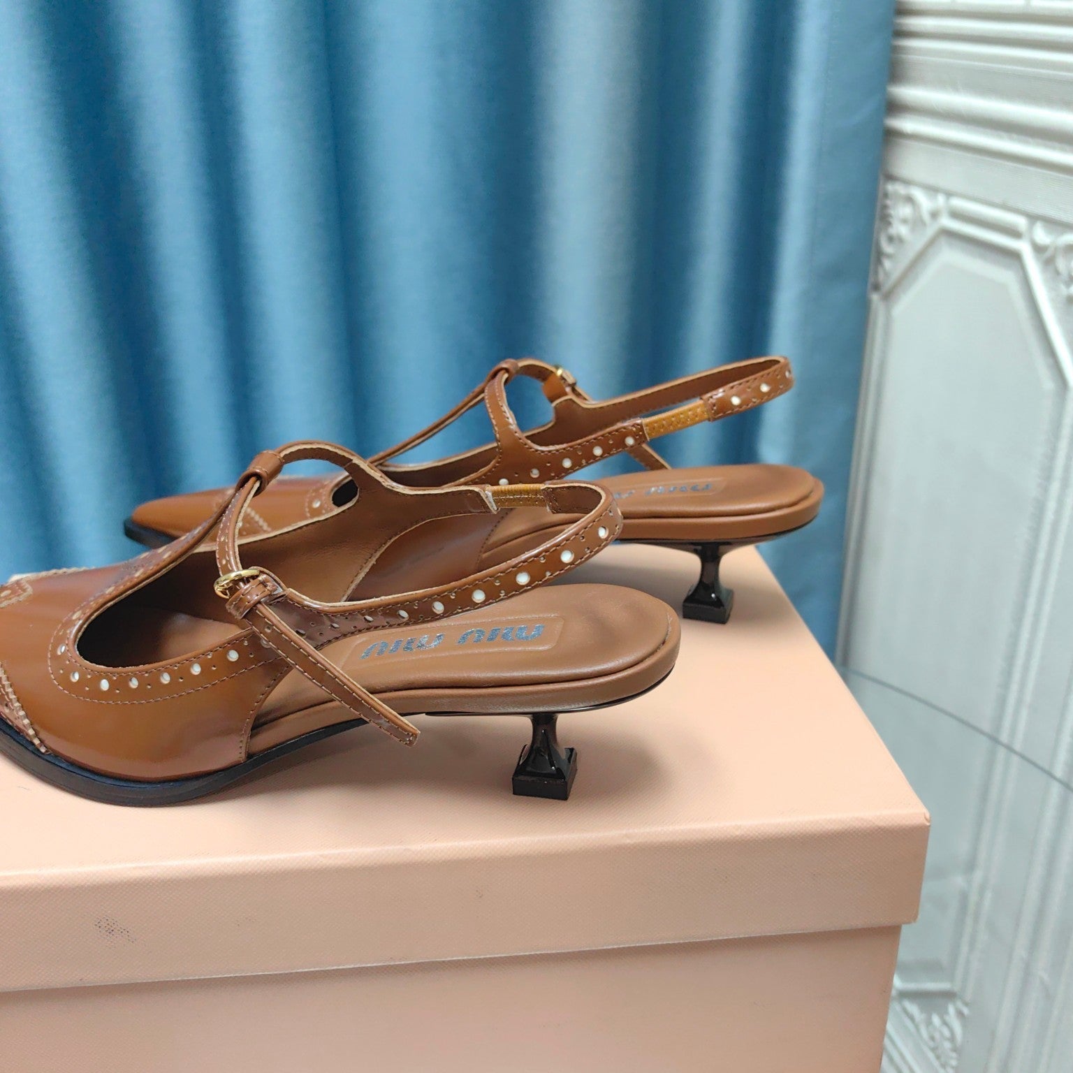 SLINGBACK CARAMEL COLOR LAMBSKIN WITH T- STRAPS