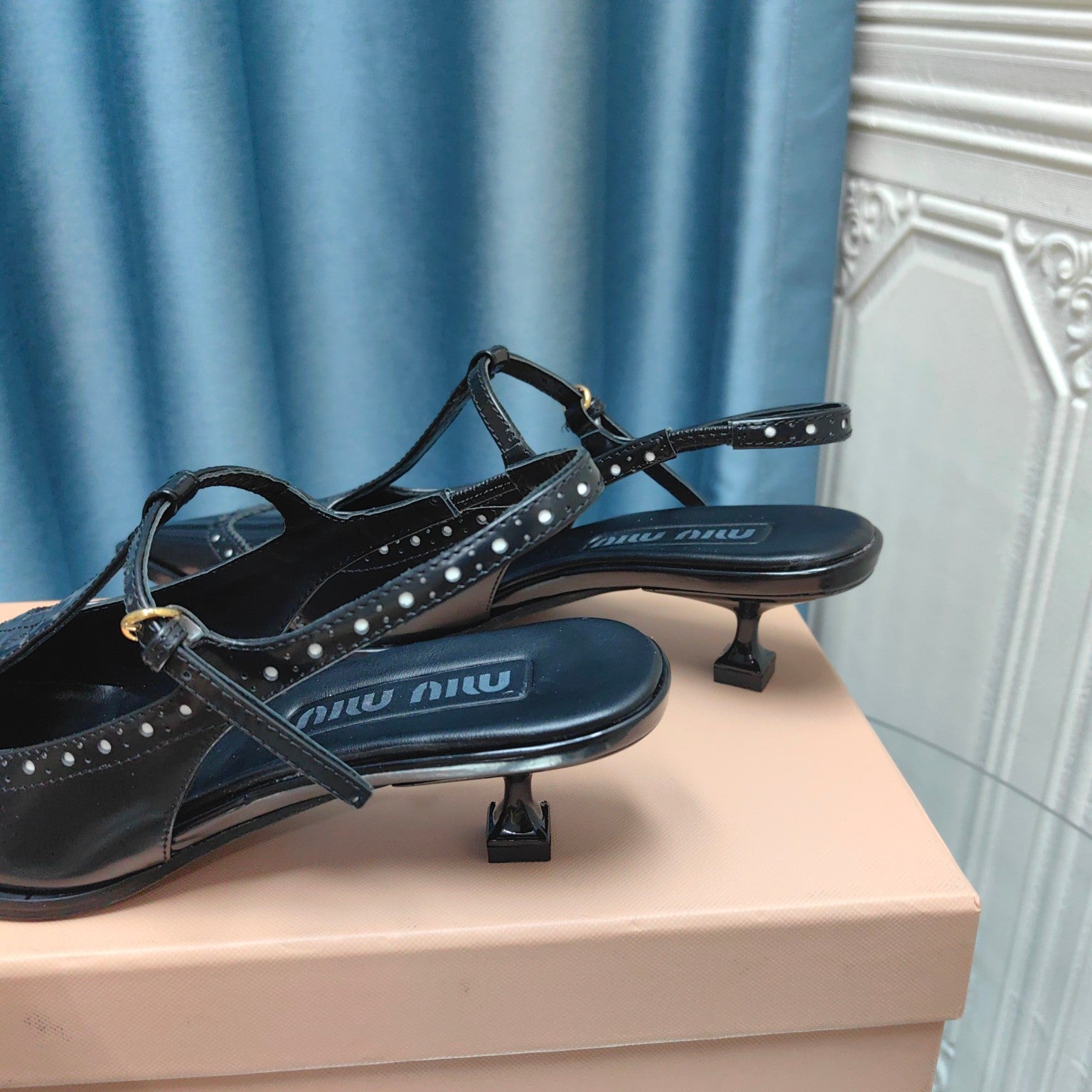 SLINGBACK BLACK LAMBSKIN WITH T- STRAPS