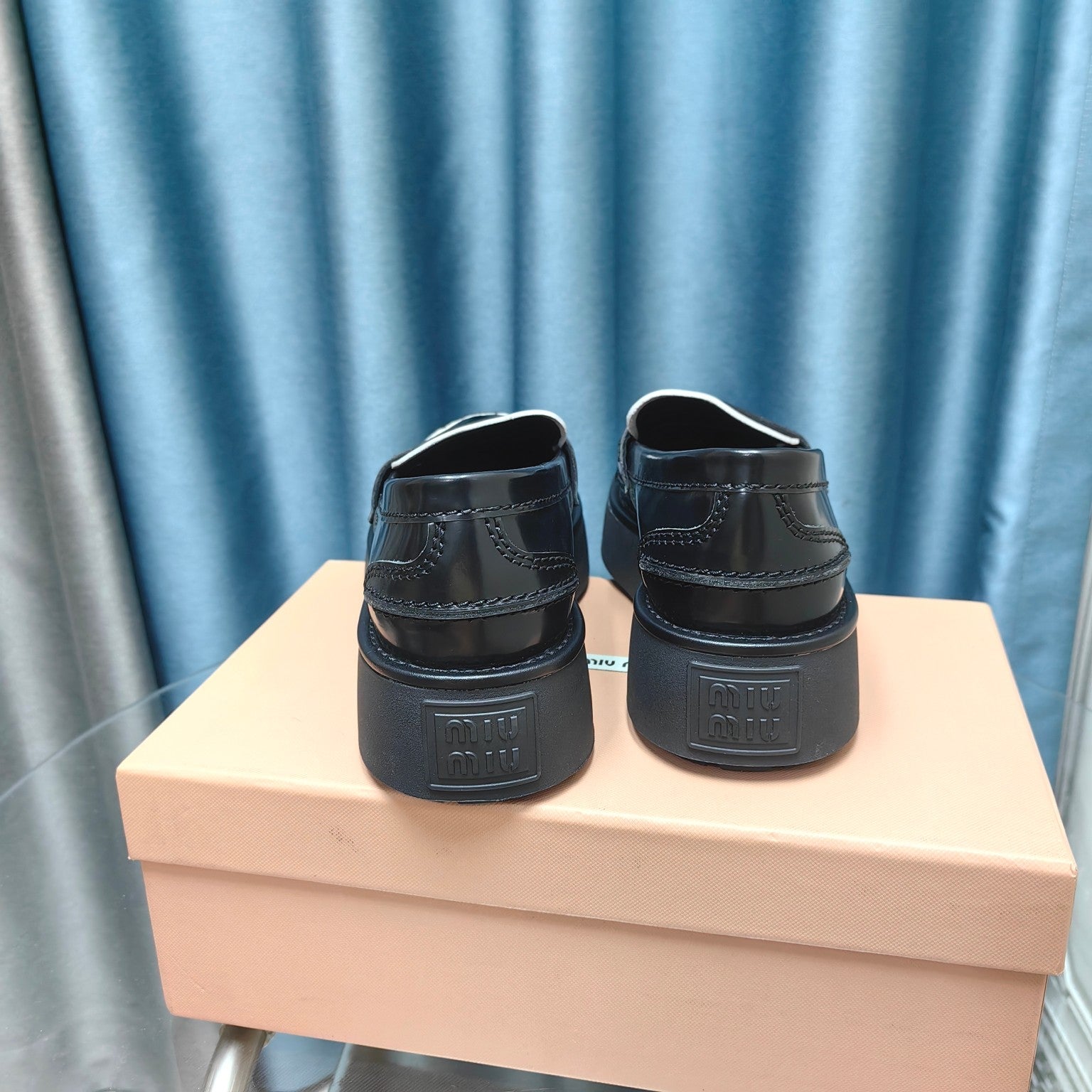 THICK-SOLED LOAFERS SHOES BLACK MIX WHITE COWHIDE