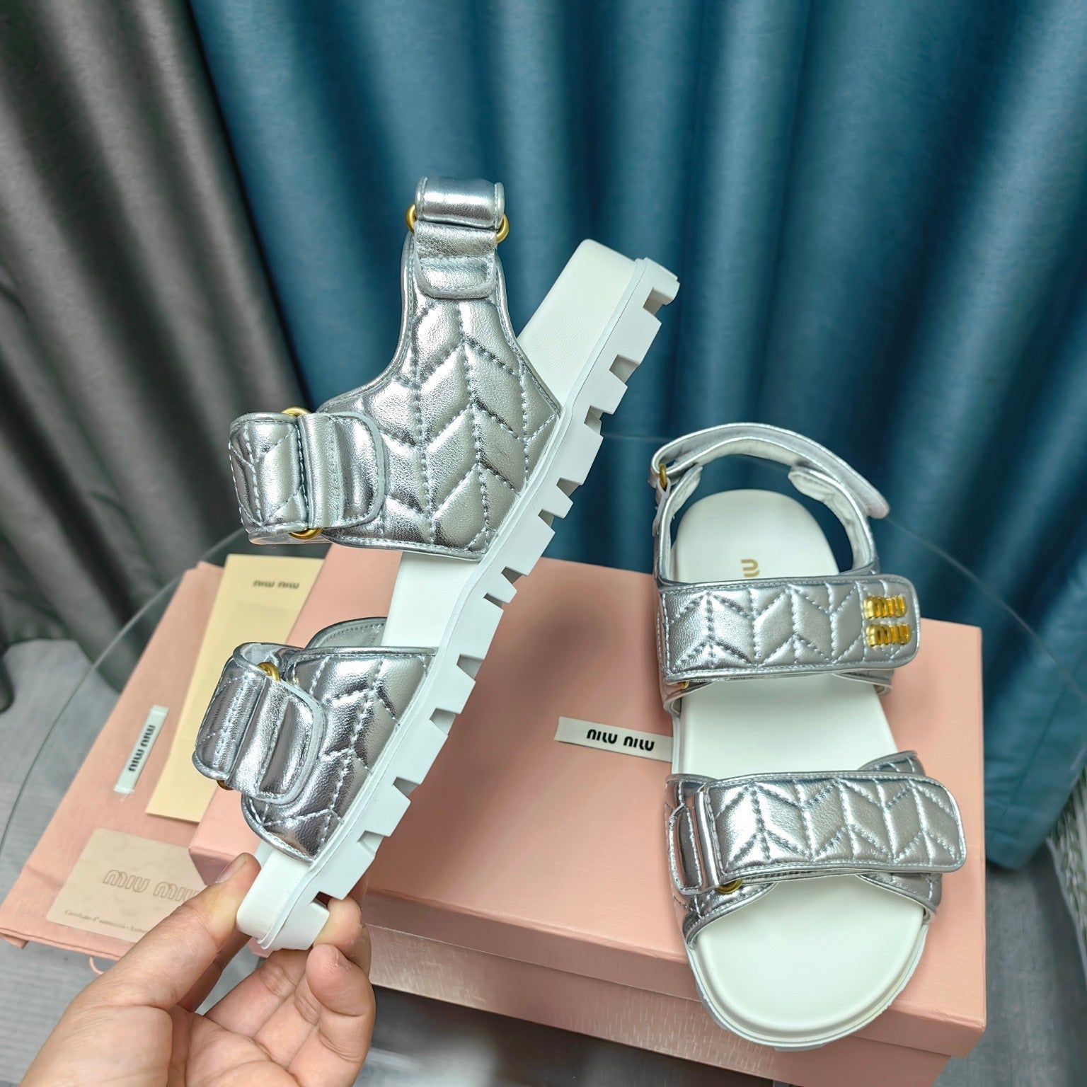 SANDALS WHITE MIX SILVER SHEEPSKIN WITH HORIZONTAL STRAPS