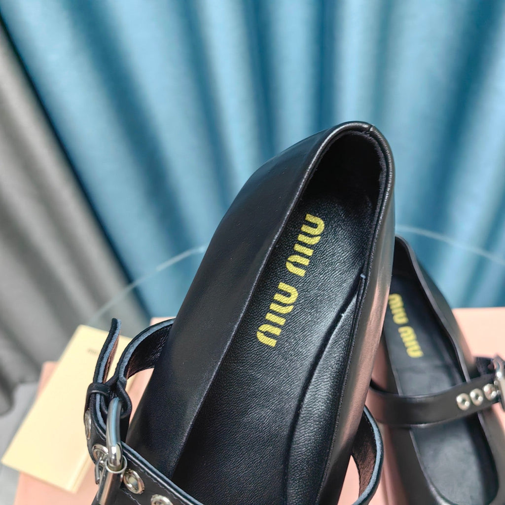 BLACK BALLET SHOES COWHIDE WITH BUTTON