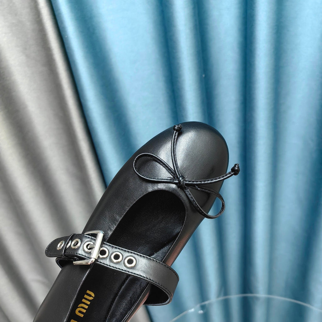 BLACK BALLET SHOES COWHIDE WITH BUTTON