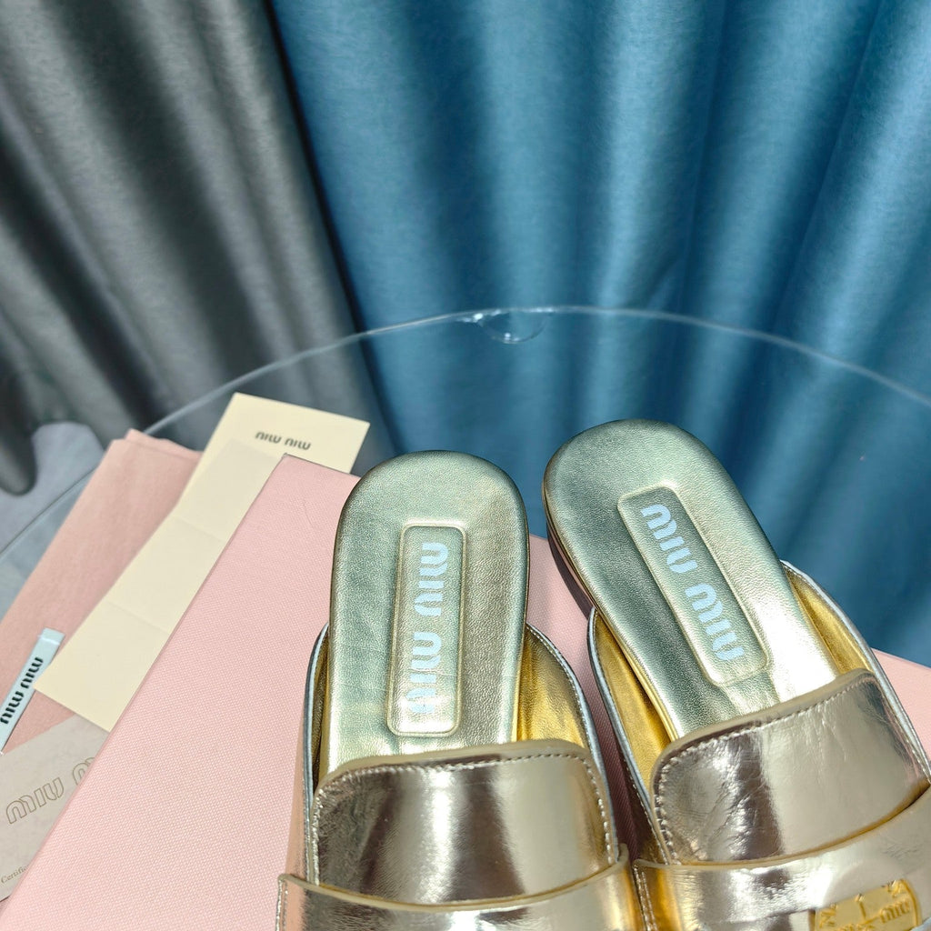 MULES SLIPPERS METALLIC GOLD COWHIDE WITH GOLD COIN