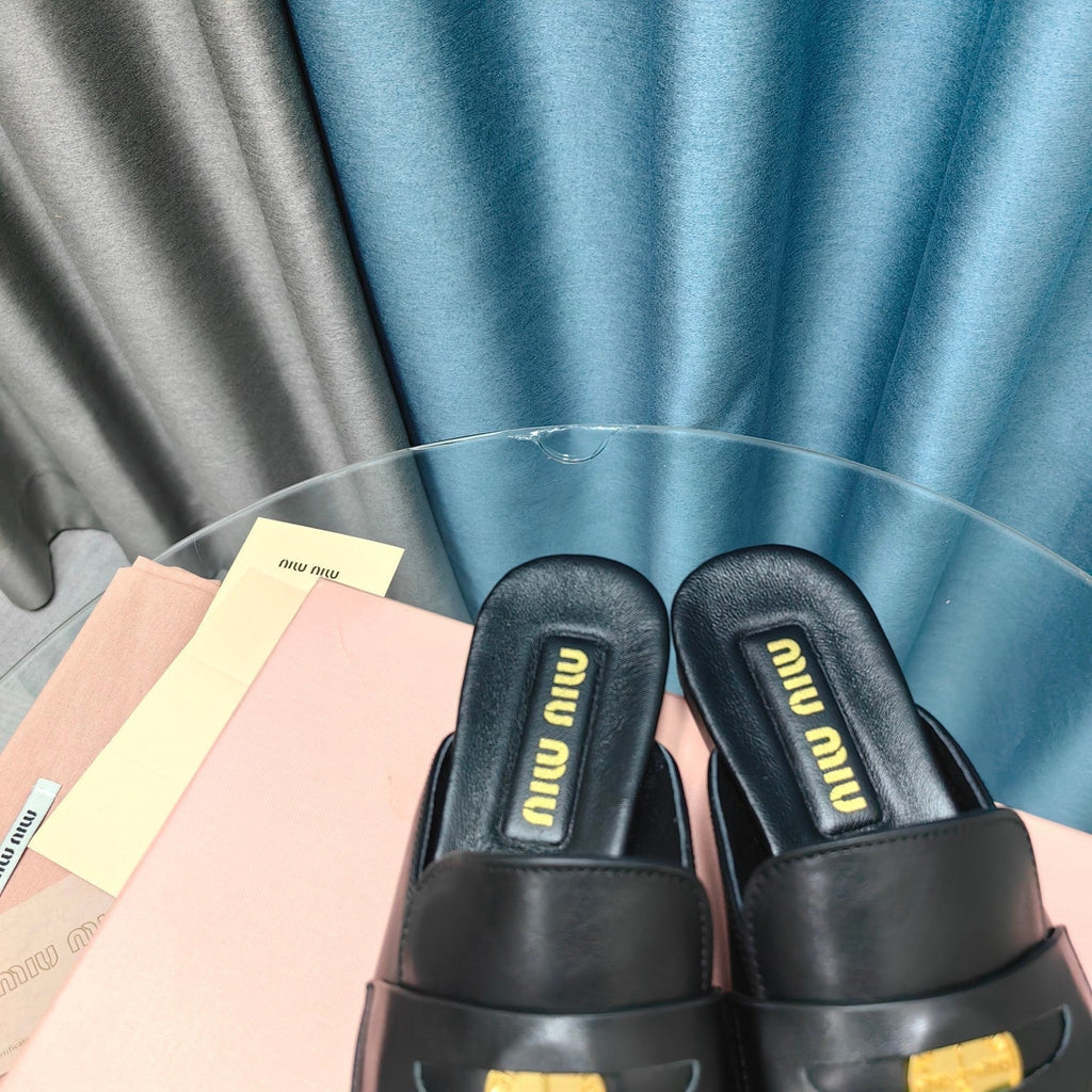 MULES SLIPPERS BLACK COWHIDE WITH GOLD COIN