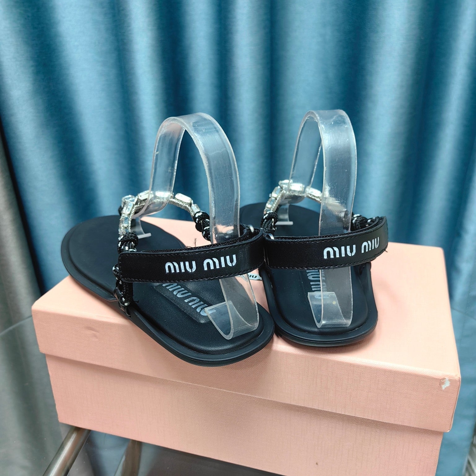 FLIP-FLOPS BLACK COWHIDE WITH CRYSTALS-WHITE