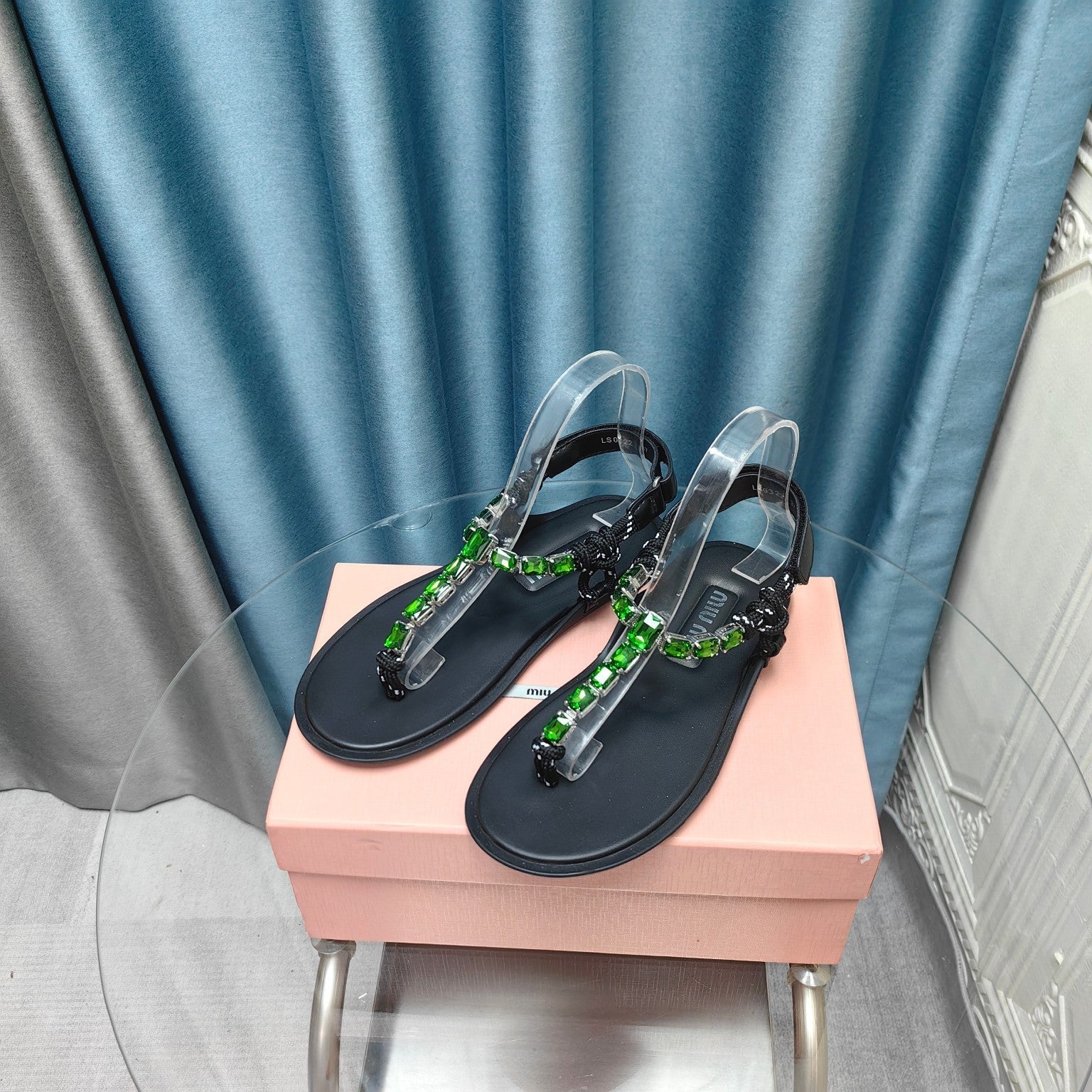 FLIP-FLOPS BLACK COWHIDE WITH CRYSTALS-KELLY GREEN