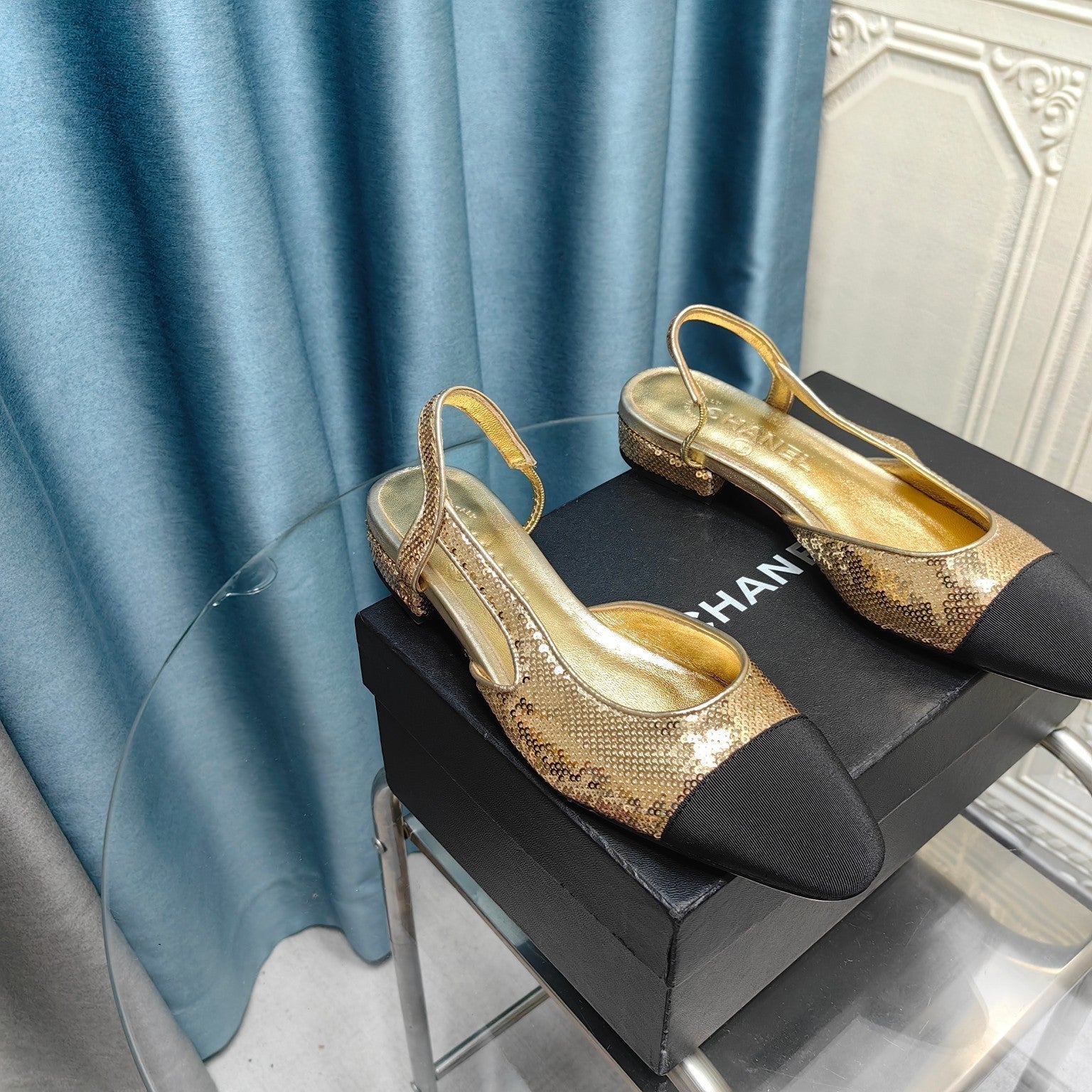 SLINGBACKS IN GLITTER GOLDEN LAMBSKIN