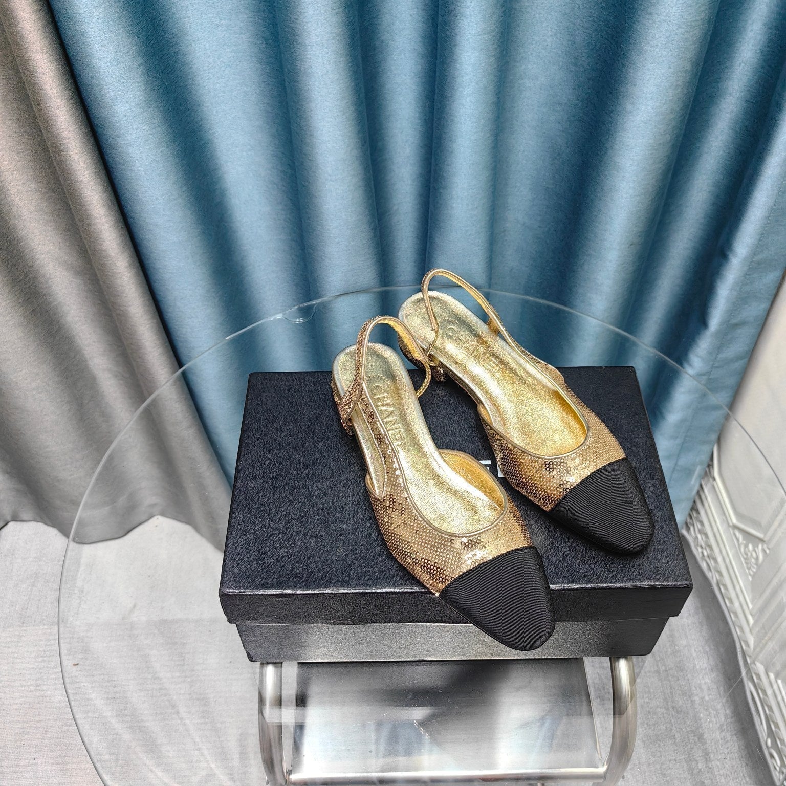 SLINGBACKS IN GLITTER GOLDEN LAMBSKIN