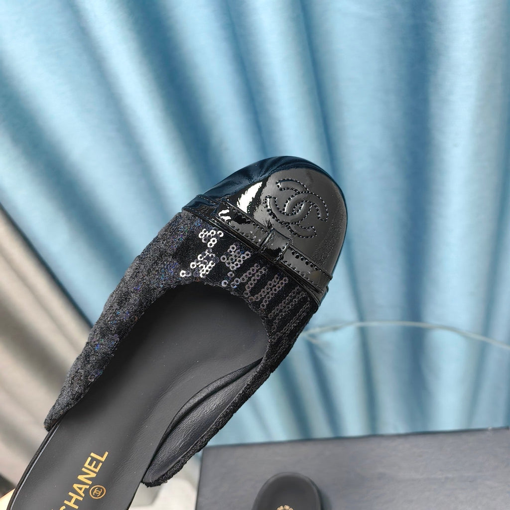 MULE IN BLACK SATIN AND LAMBSKIN