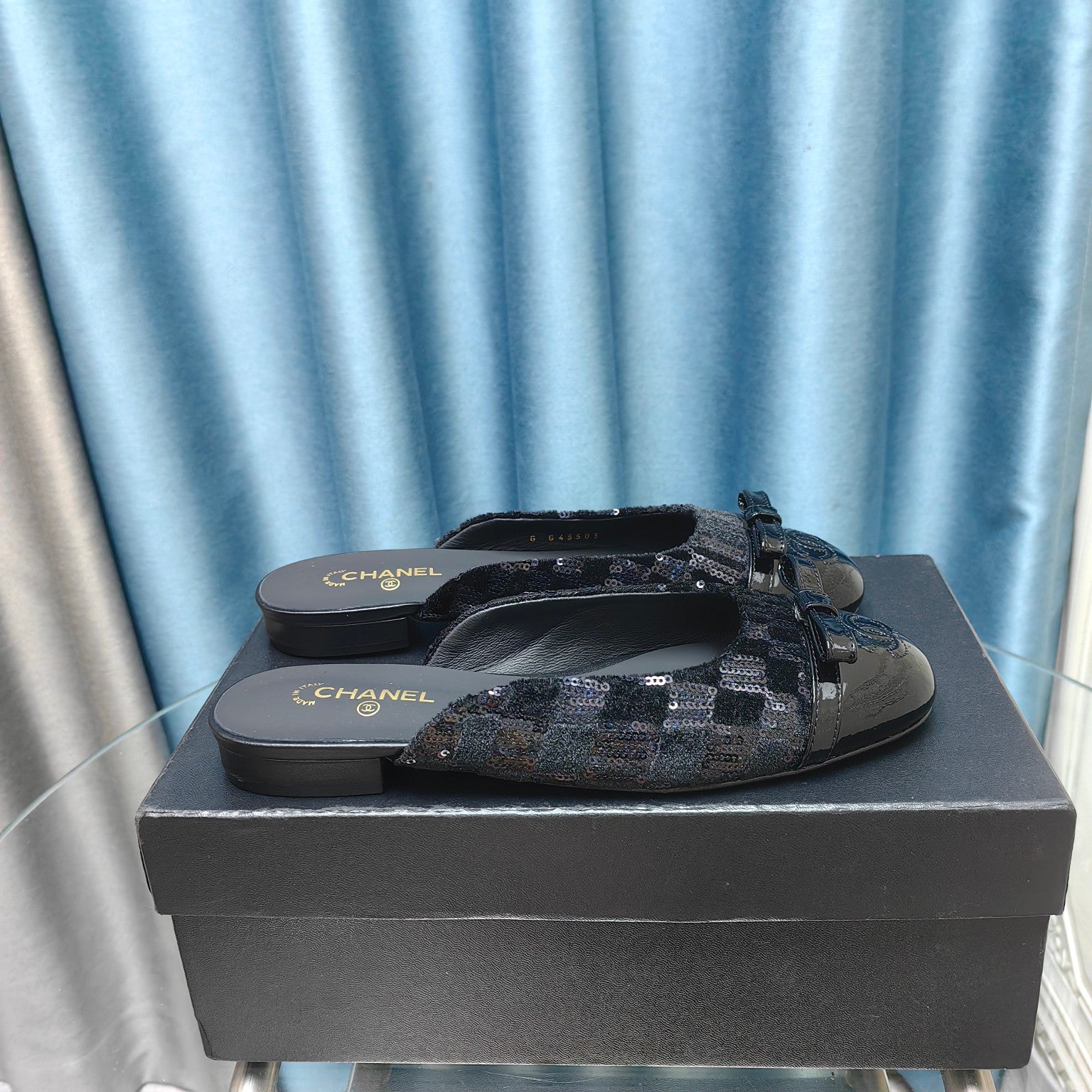 MULE IN BLACK SATIN AND LAMBSKIN